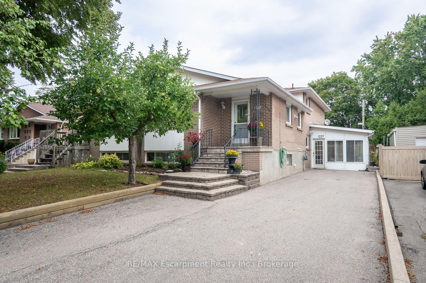 1237 REDBANK Crescent, Oakville, ON L6H 1Y4