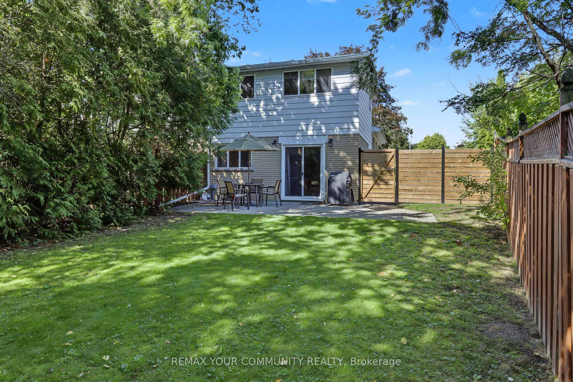 33 McDonald Drive, Aurora, ON L4G 2T4