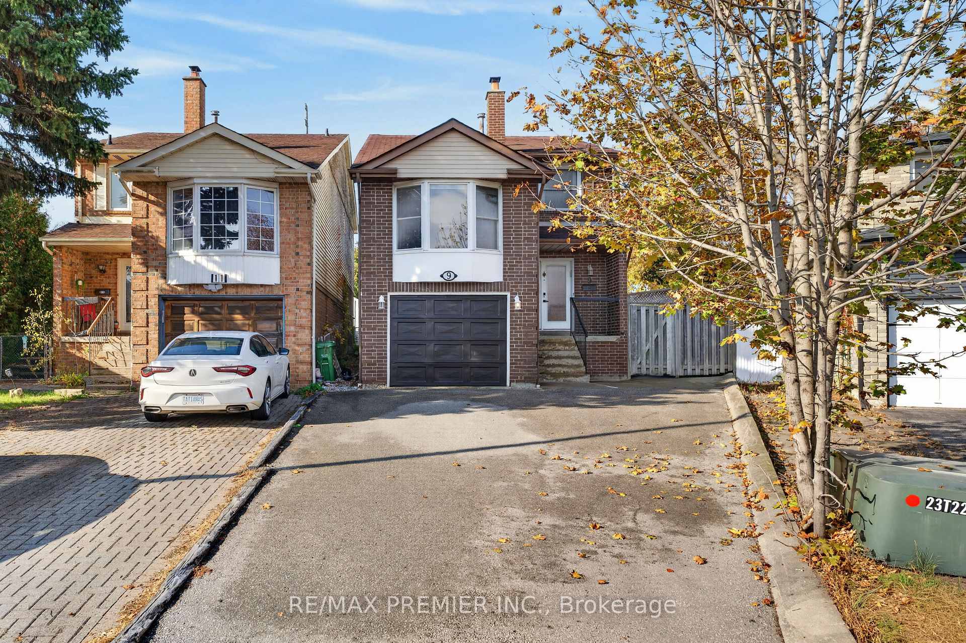 9 Miles Court, Richmond Hill, ON L4C 5P7