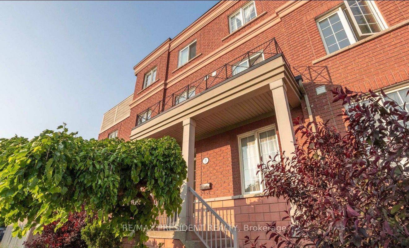 3 Herzberg Gardens, Toronto, ON M3J 3P5