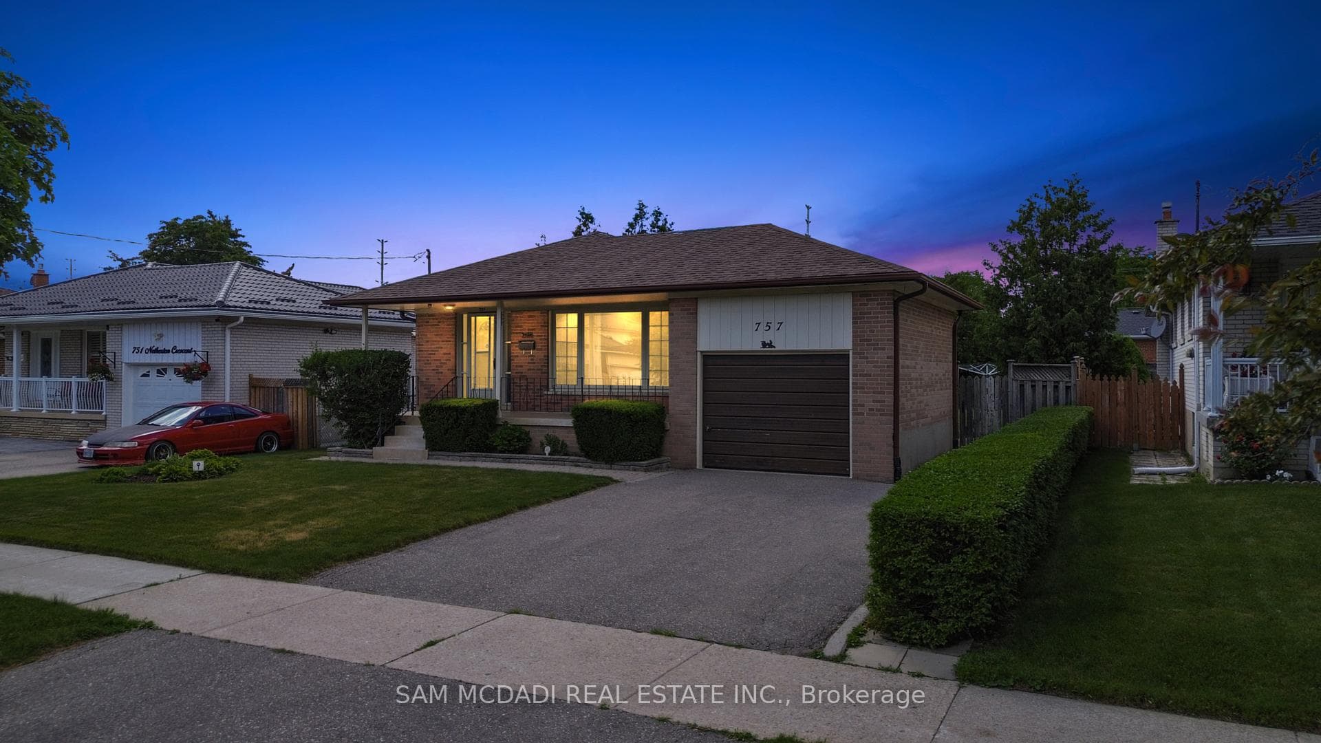 757 Netherton Crescent, Mississauga, ON L4Y 2M5