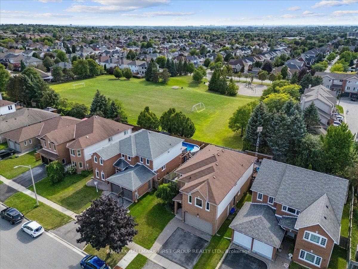 989 Deer Valley Drive, Oshawa, ON L1J 8N2