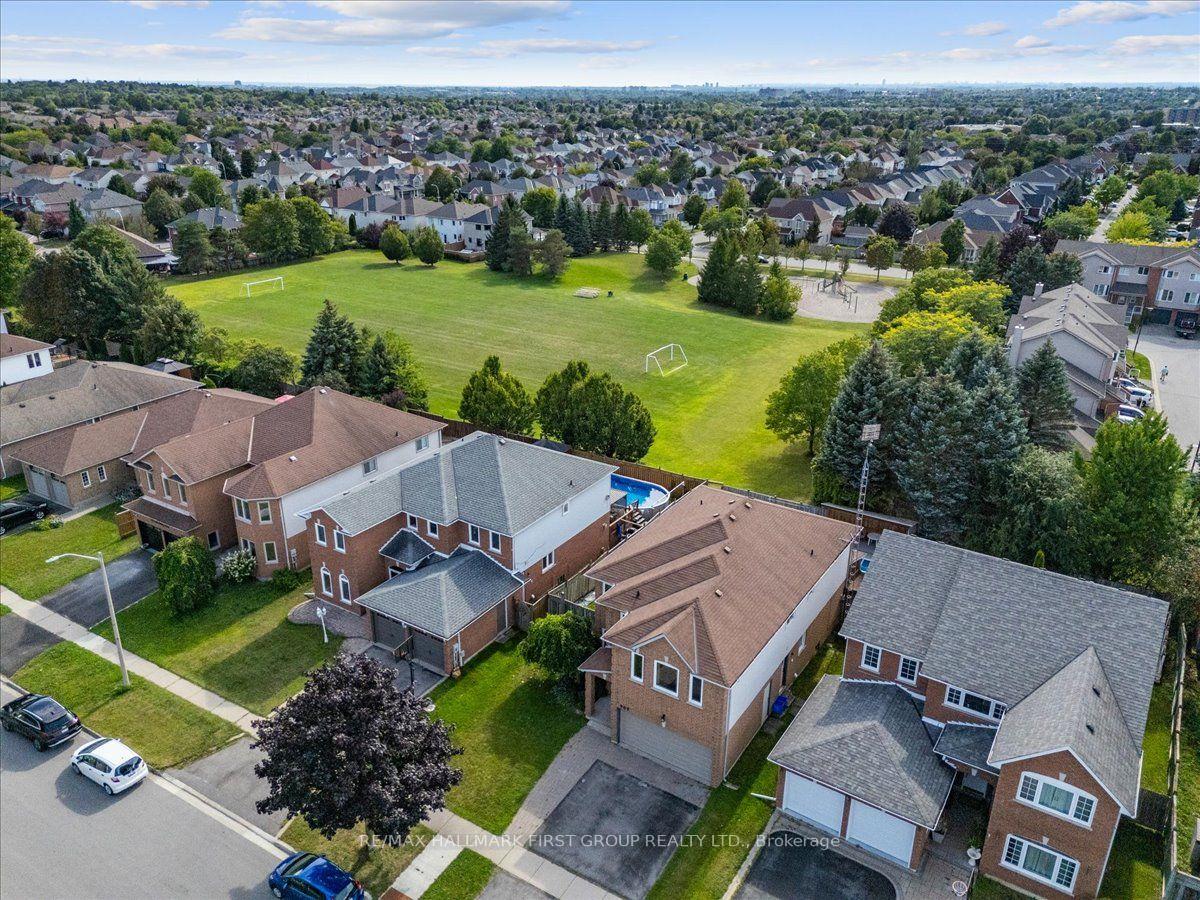 989 Deer Valley Drive, Oshawa, ON L1J 8N2