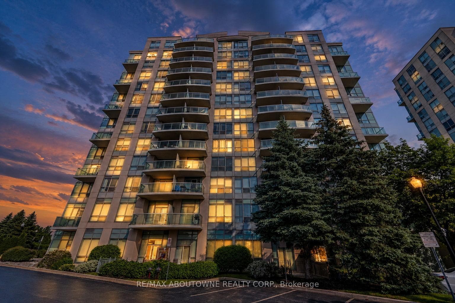 2585 Erin Centre Boulevard 1102, Mississauga, ON L5M 6Z7