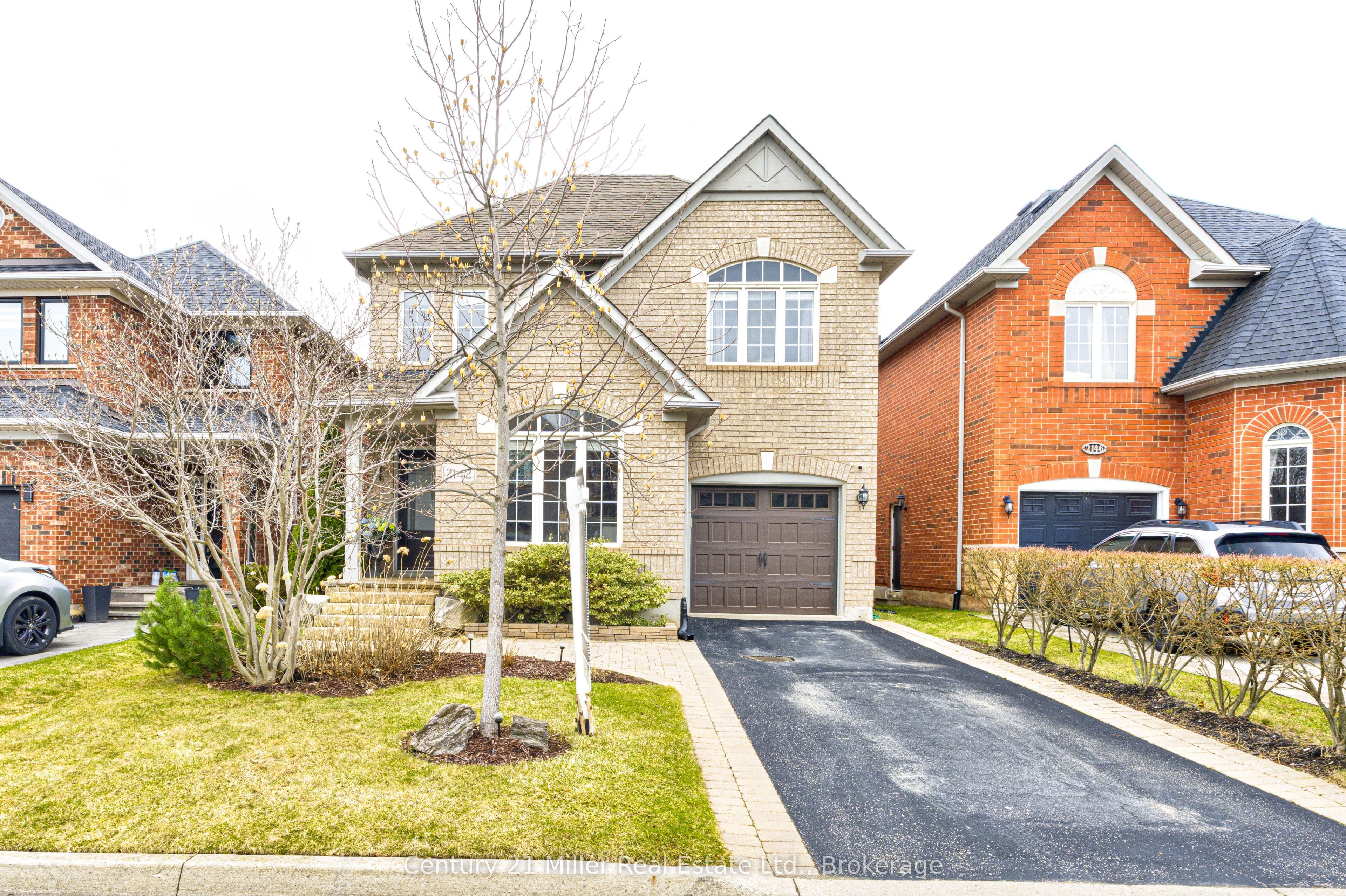 2142 Meadowglen Drive, Oakville - Detached