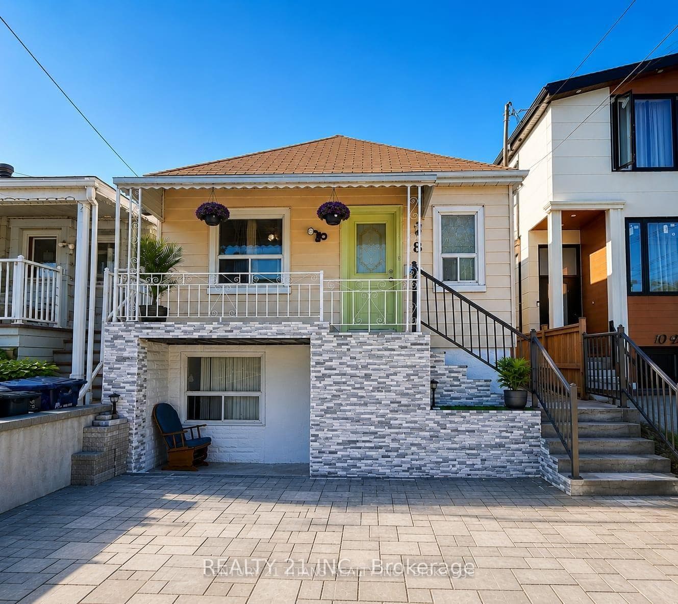 8 Mack Avenue, Toronto, ON M1L 1L9