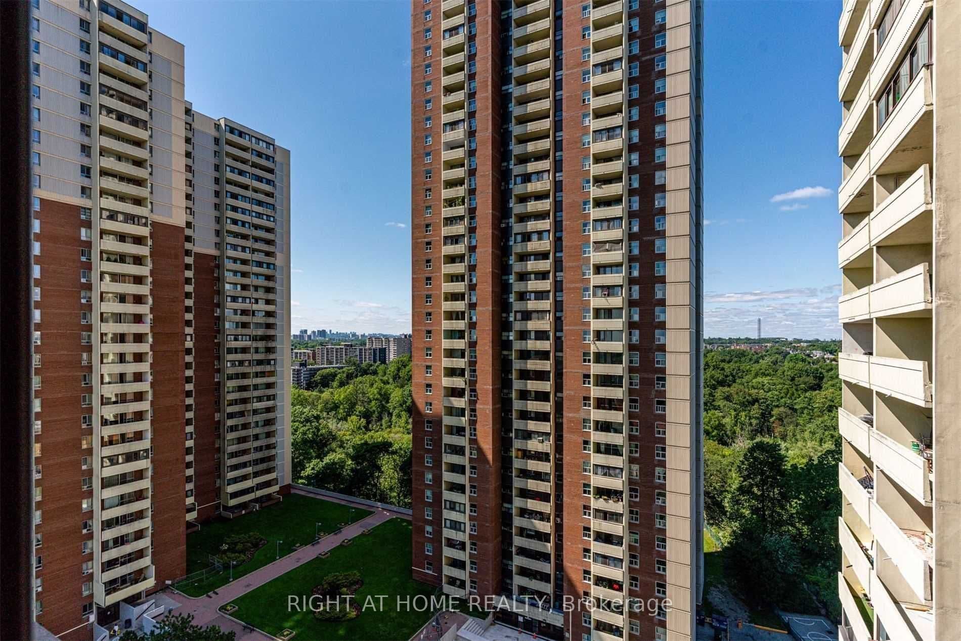 5 Massey Square, Toronto - Condo Apartment
