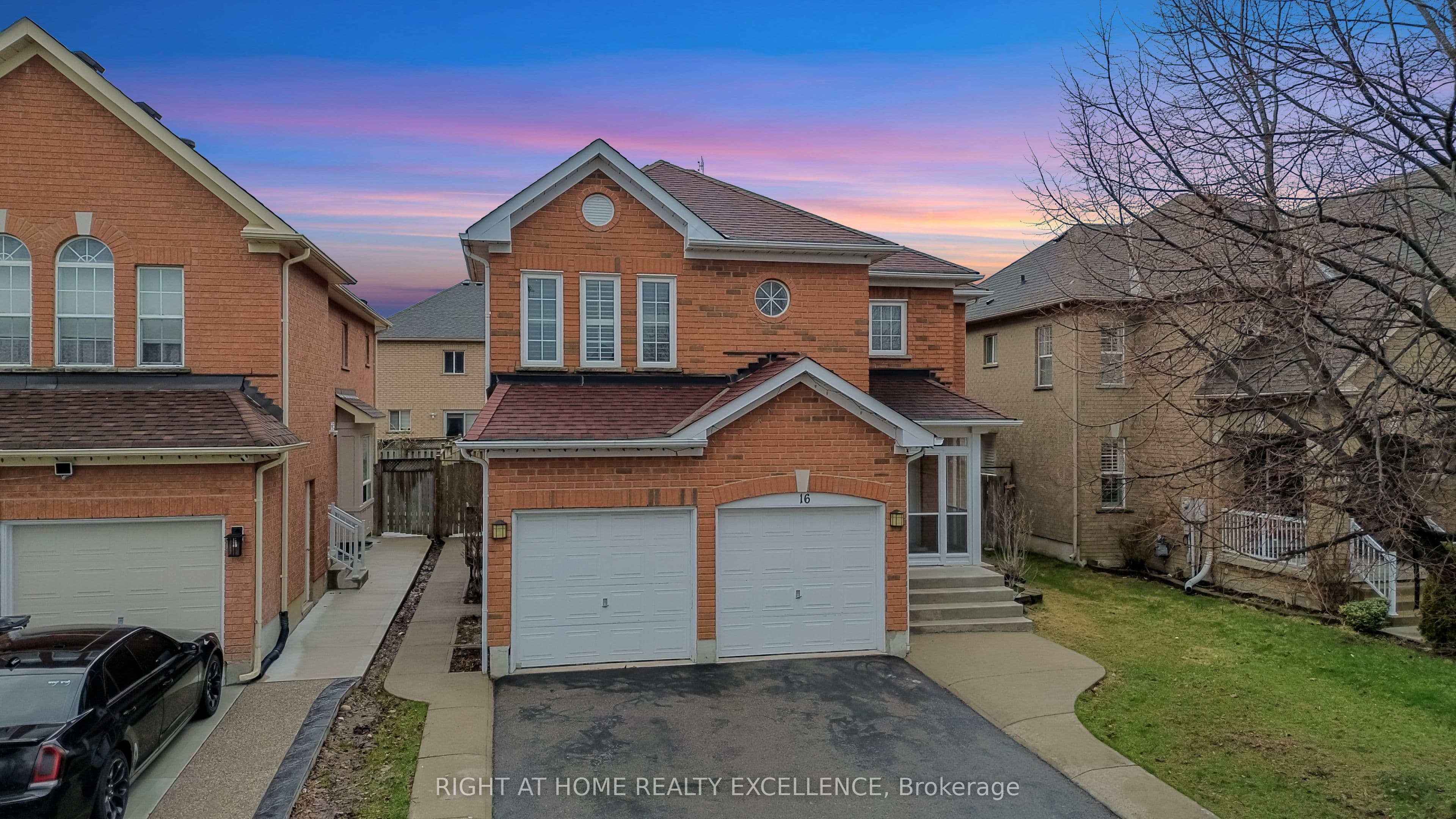 16 Whitford Court, Brampton - Detached