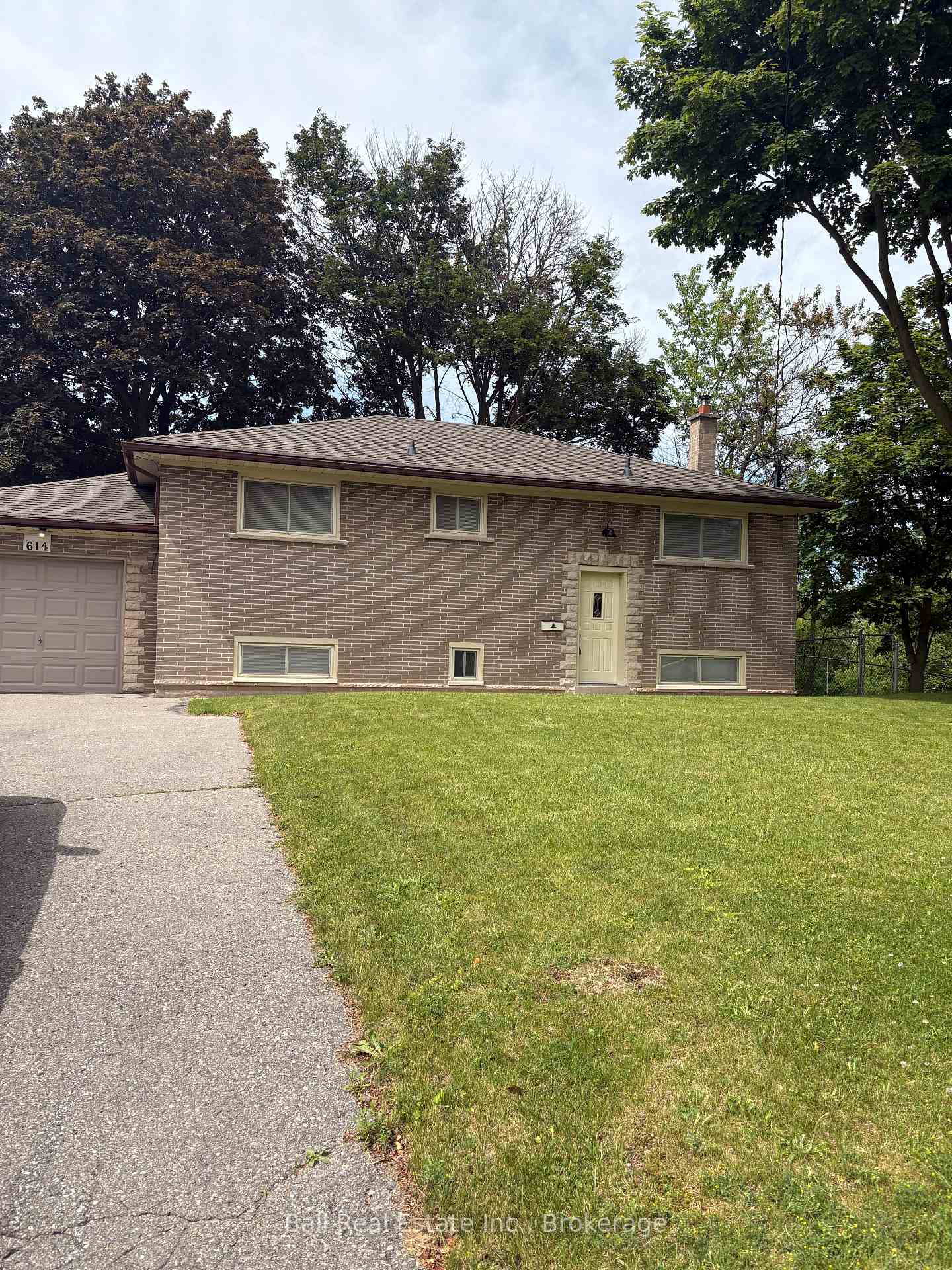 614 Lansdowne Drive, Oshawa, ON L1G 1W4