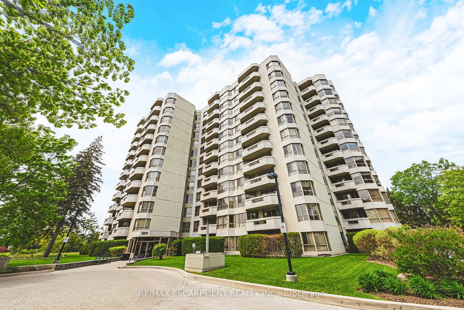 1201 North Shore Boulevard E 101, Burlington, ON L7S 1Z5