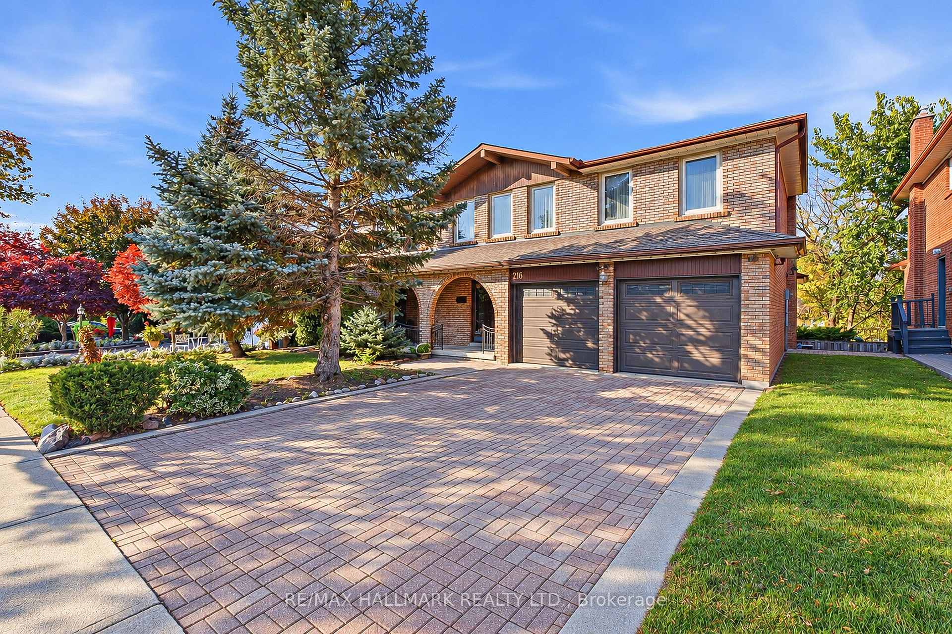216 Gracefield Avenue, Toronto, ON M6L 1L8