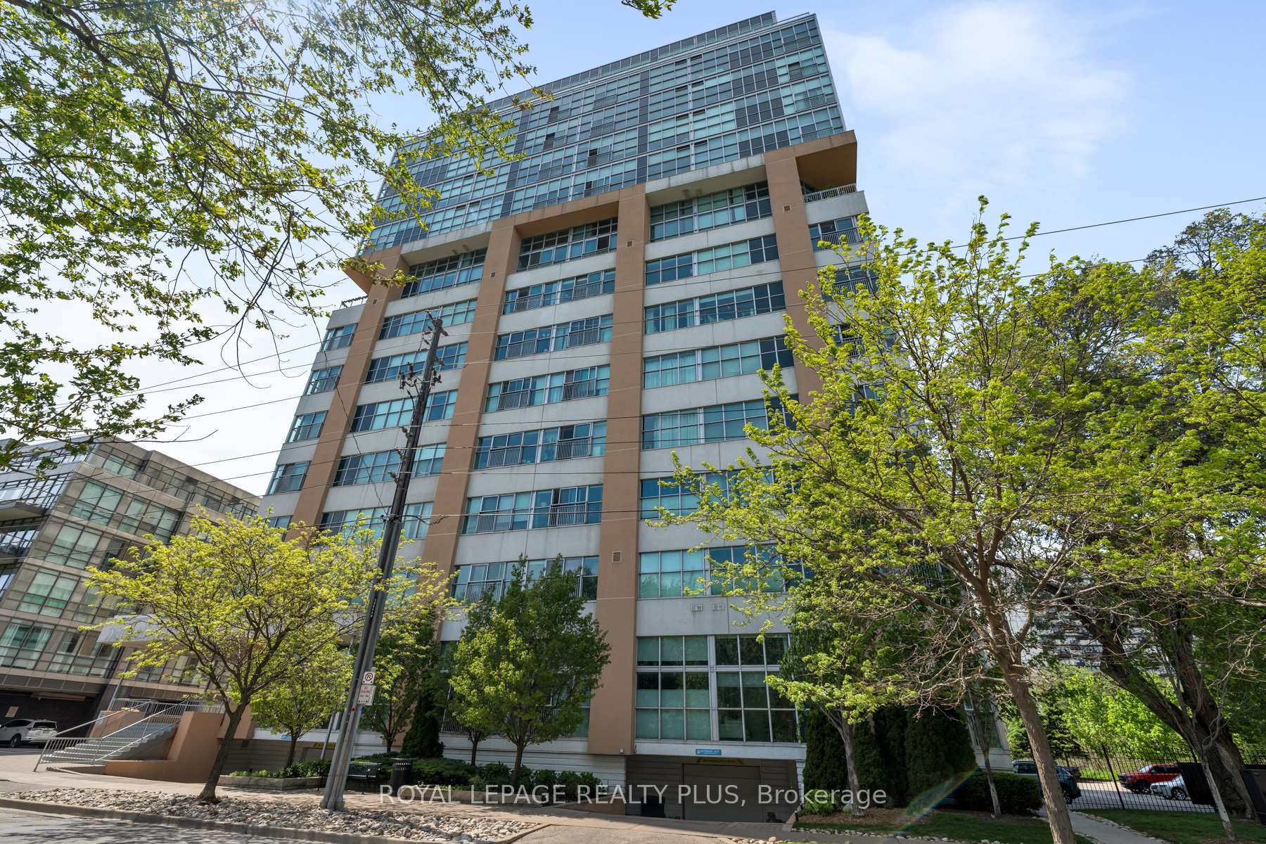 2 Fieldway Road 1016, Toronto W08, ON M8Z 0B9