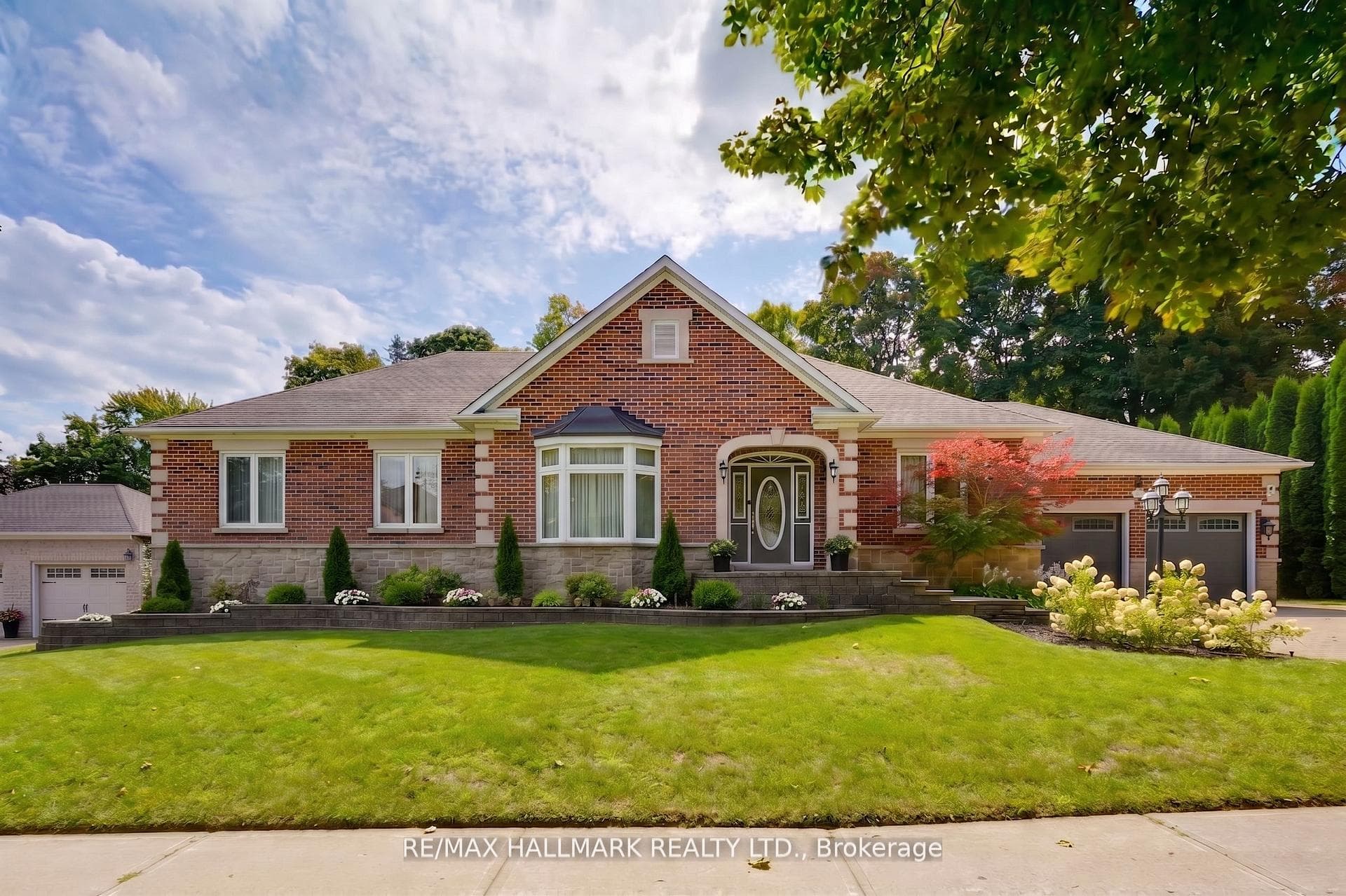 71 Willow Farm Lane, Aurora, ON L4G 6K2
