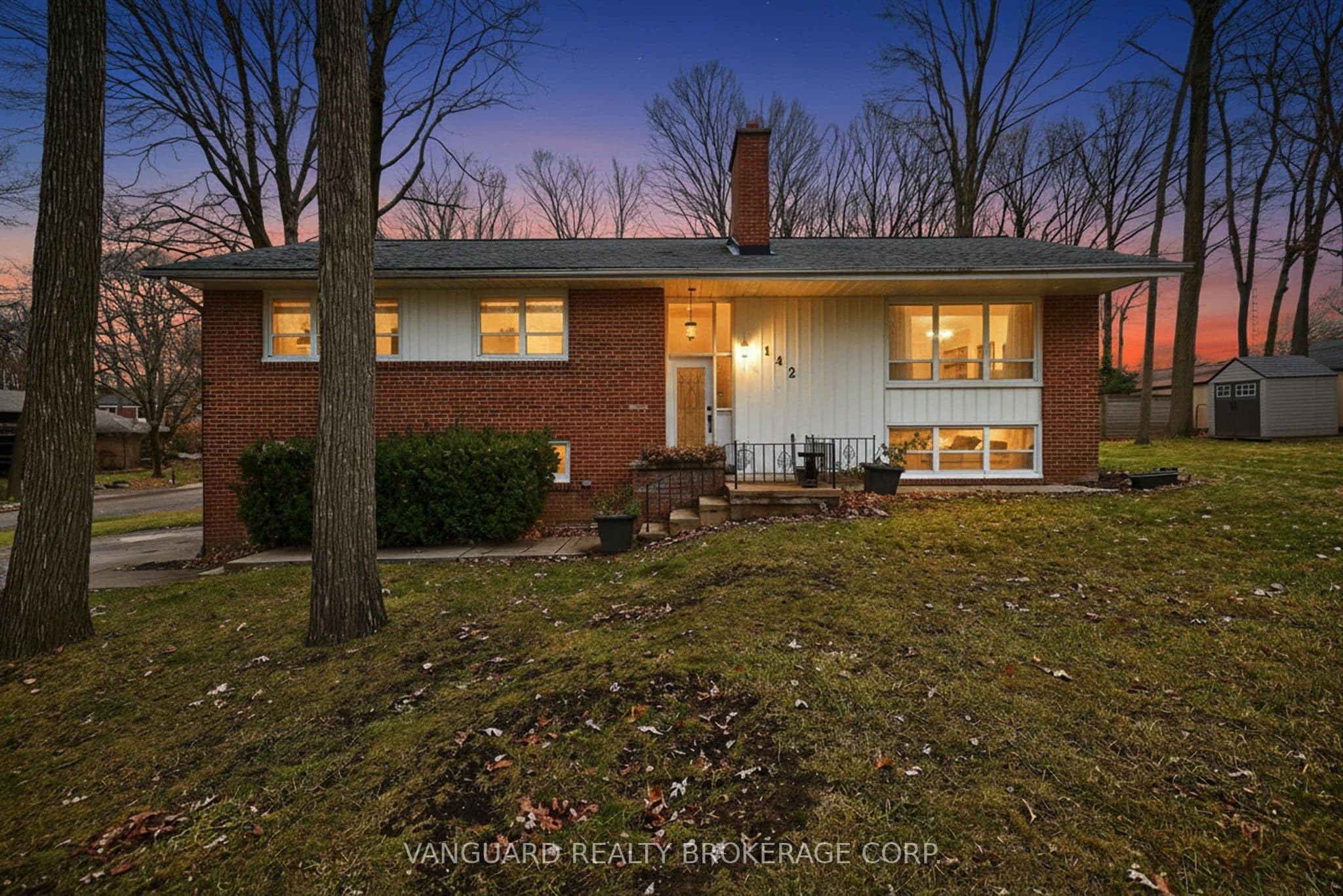 142 Beechwood Crescent, Newmarket - Detached