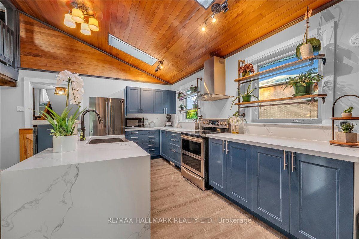1286 Napier Crescent, Oakville, ON L6H 2A4