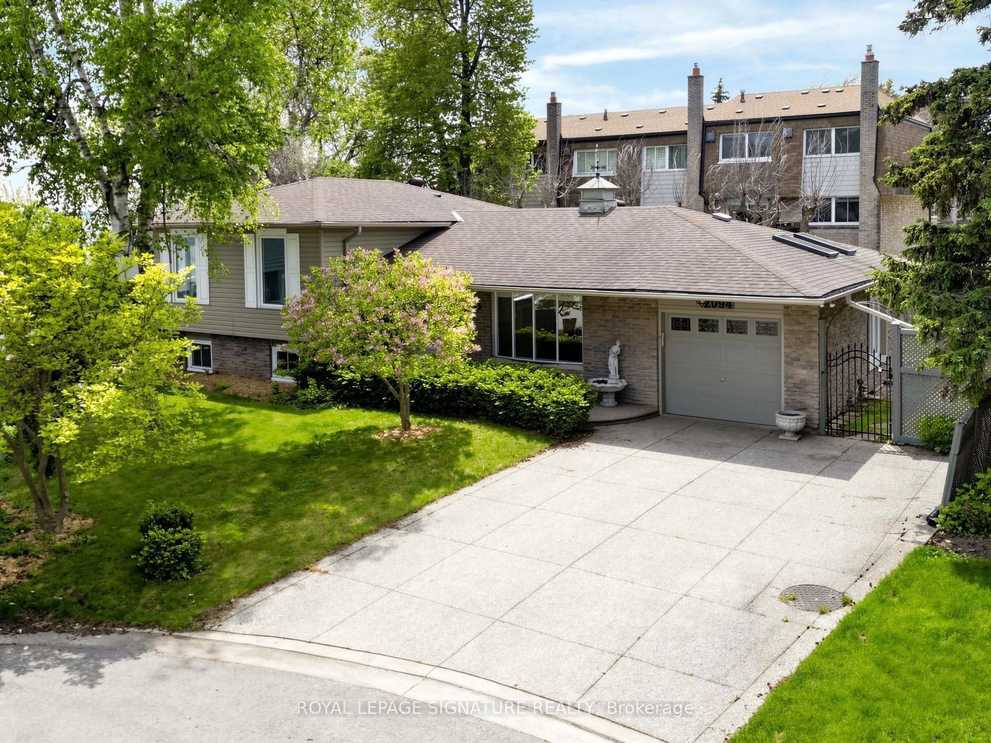 2094 Water's Edge Drive, Oakville - Detached