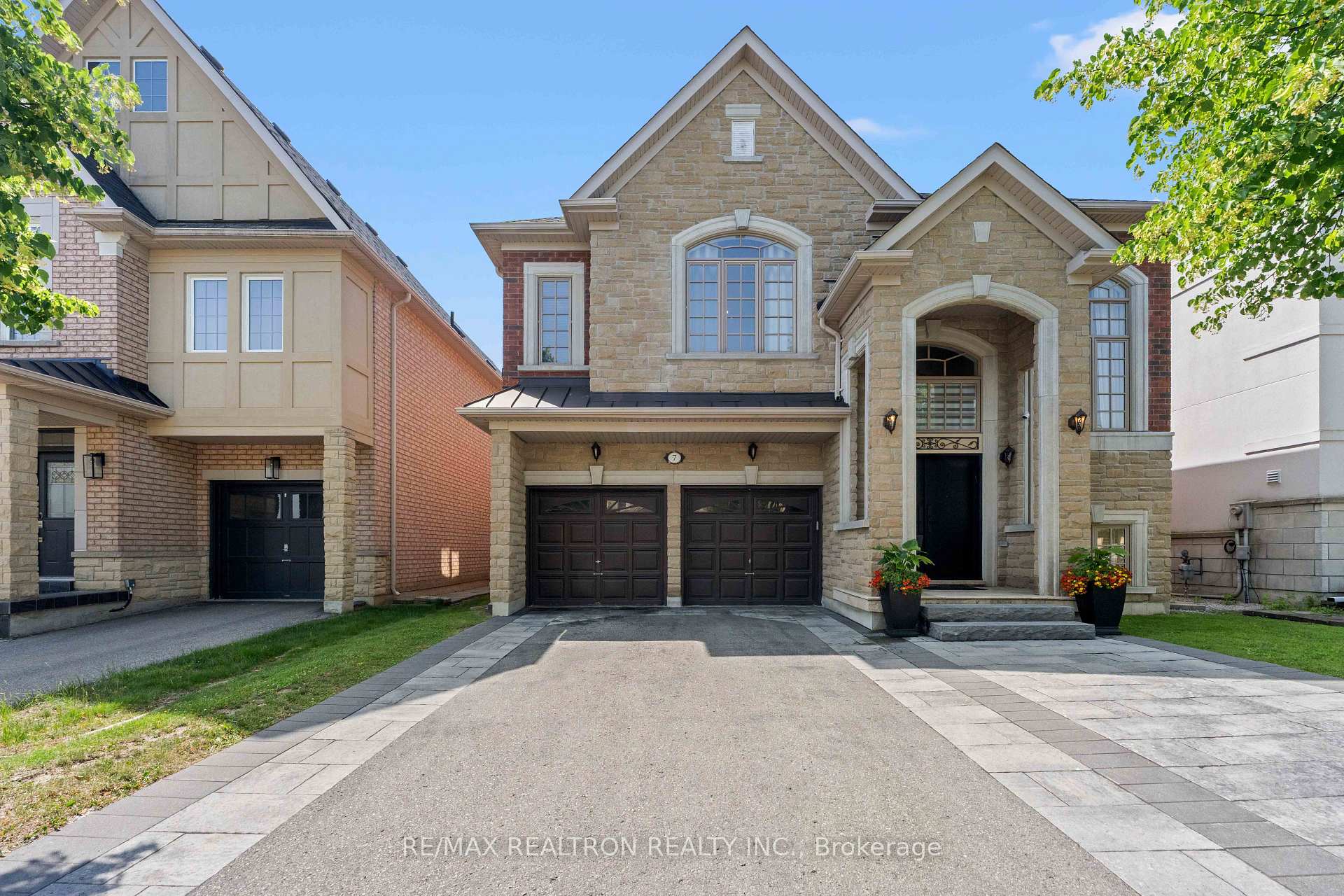 7 Randolph Drive, Vaughan, ON L6A 0W1