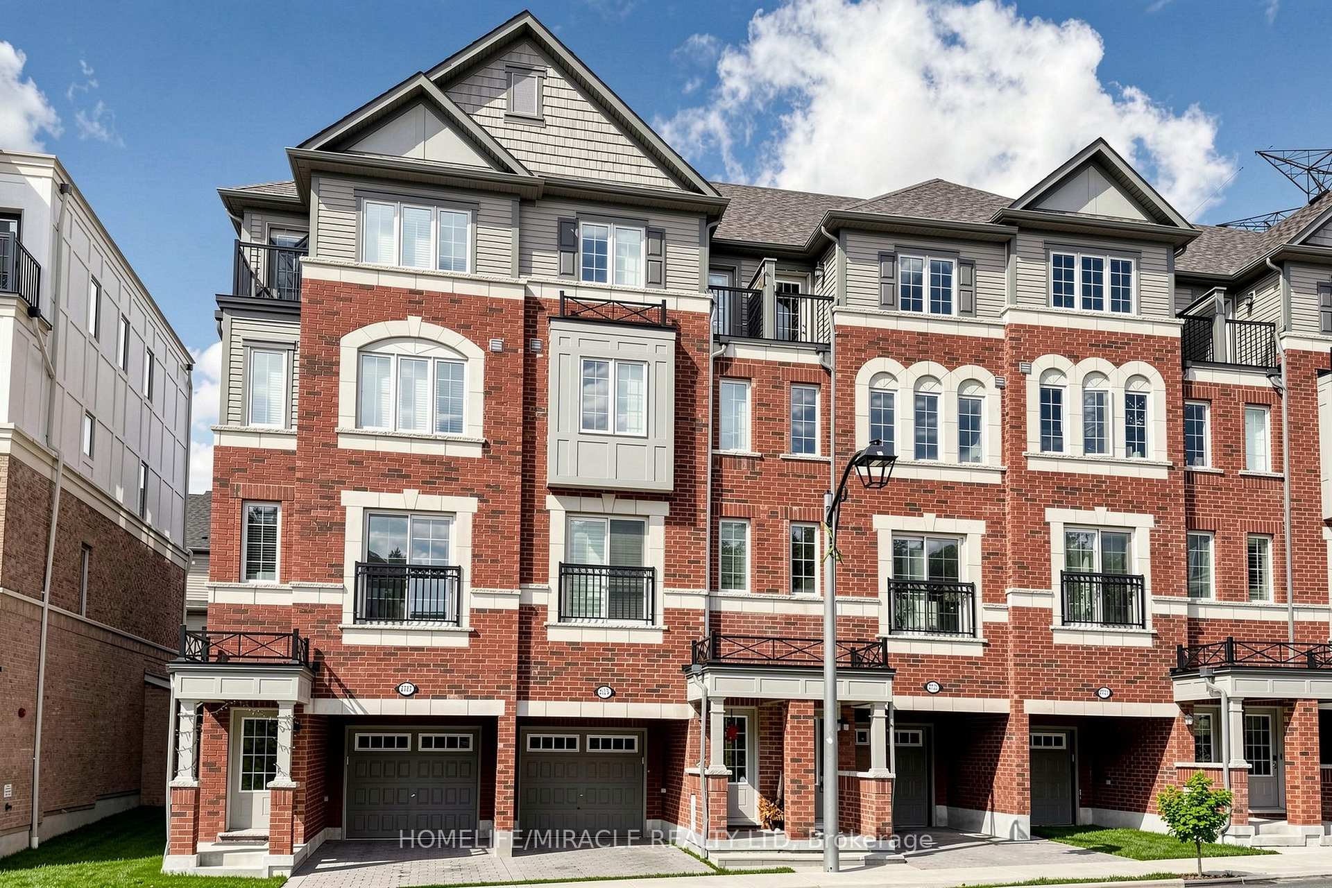 2725 Deputy Minister Path, Oshawa, ON L1L 0M7