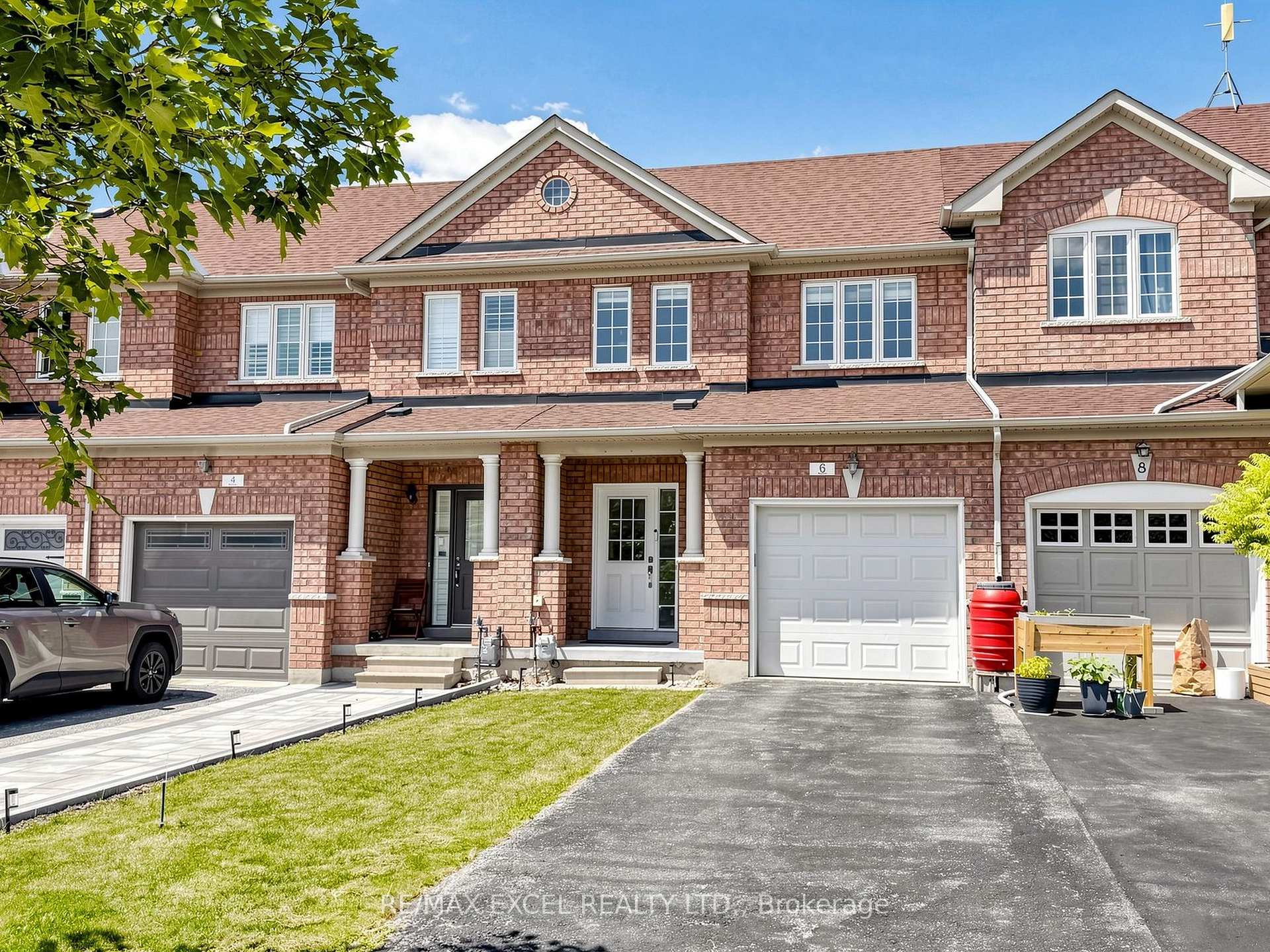 6 Barr Crescent, Aurora, ON L4G 0B8