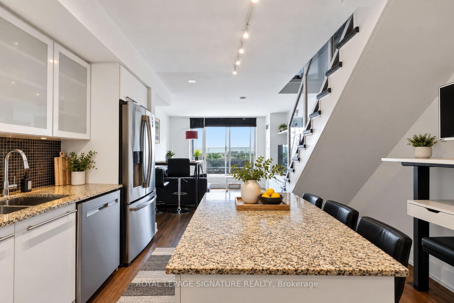 1040 The Queensway 917, Toronto, ON M8T 0A7