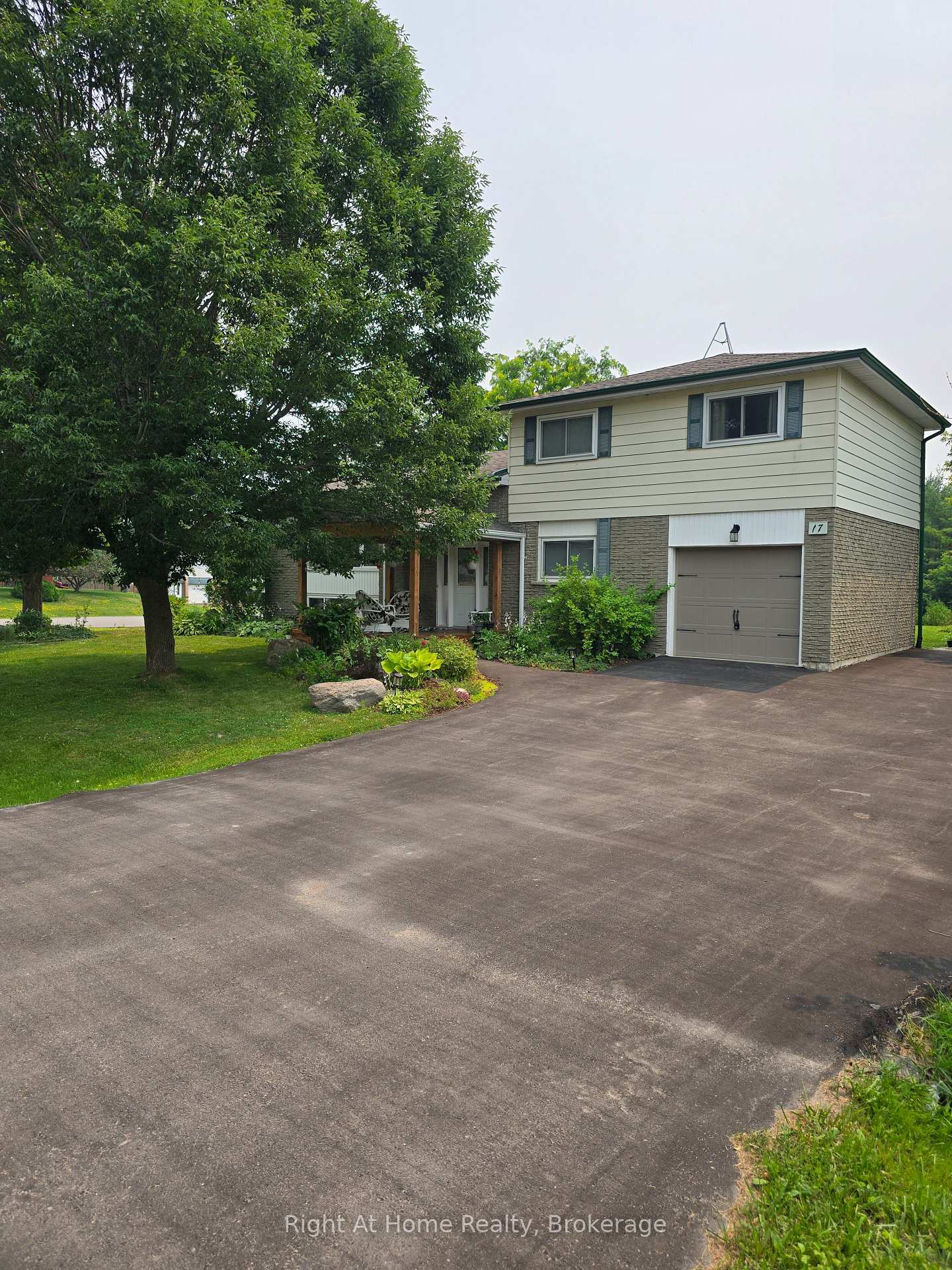 17 Crestview Avenue, Scugog, ON L0B 1B0