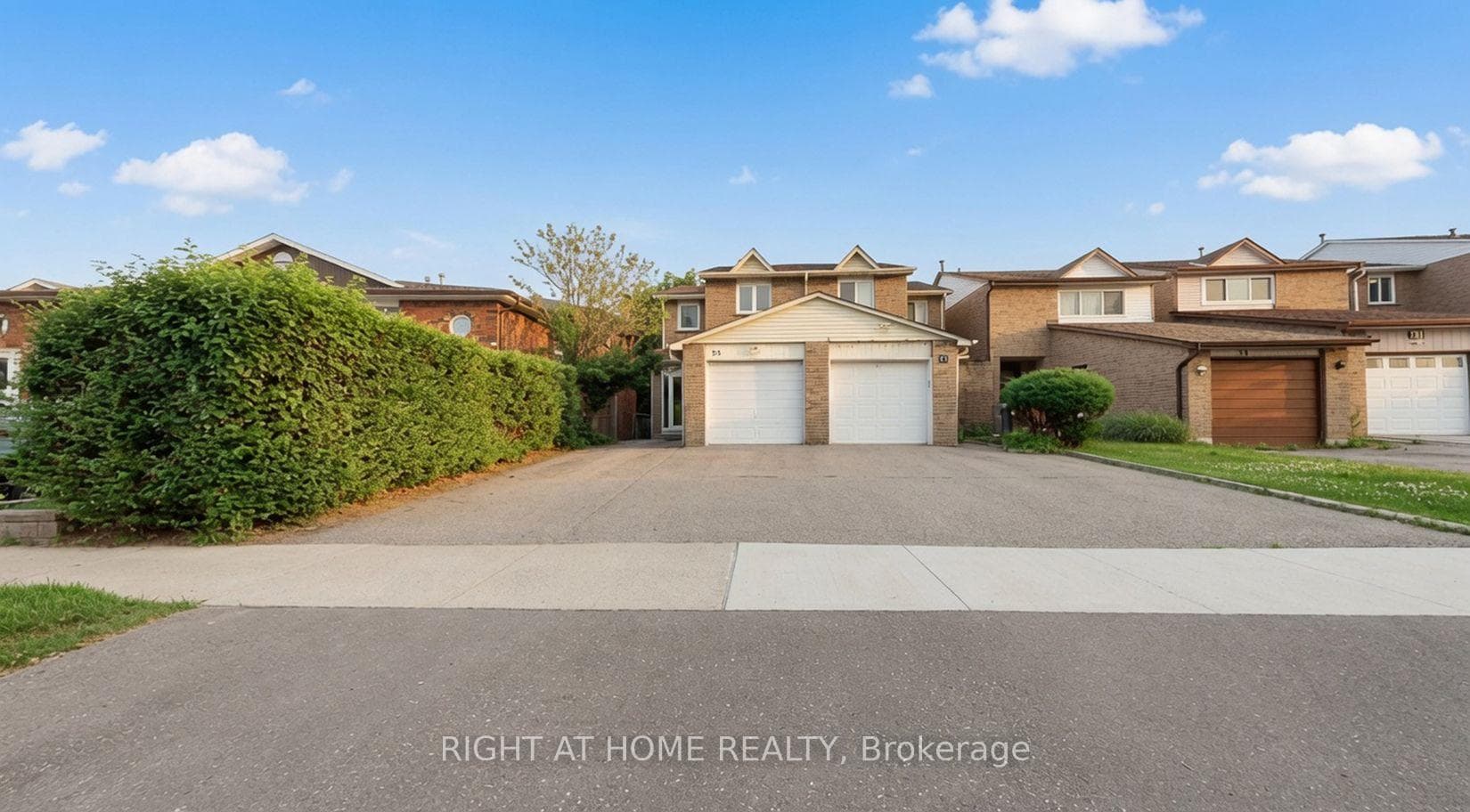 35 Chalfield Lane, Mississauga, ON L4Z 1K8