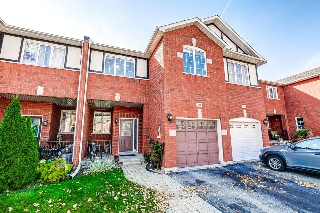 2294 Newcastle Crescent, Oakville, ON L6M 4P5