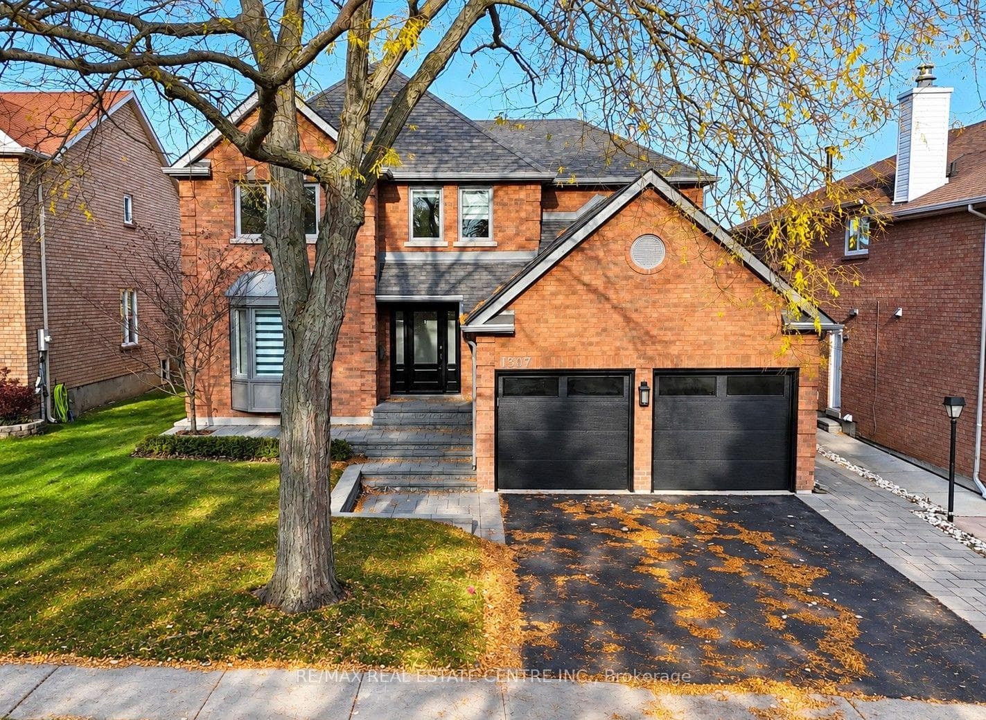 1307 Saddler Circle, Oakville, ON L6M 2X7