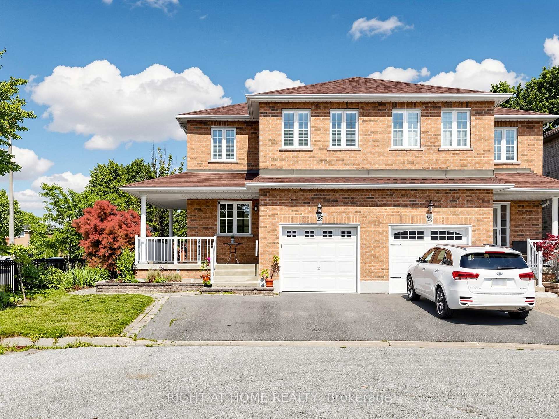 25 Teagarden Court, Whitby, ON L1R 3G1