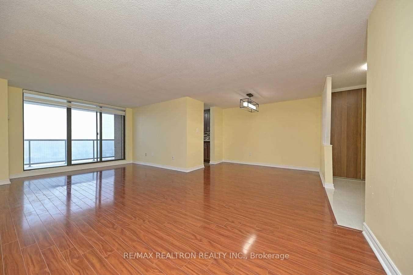 21 Knightsbridge Road 1201, Brampton, ON L6T 3Y1