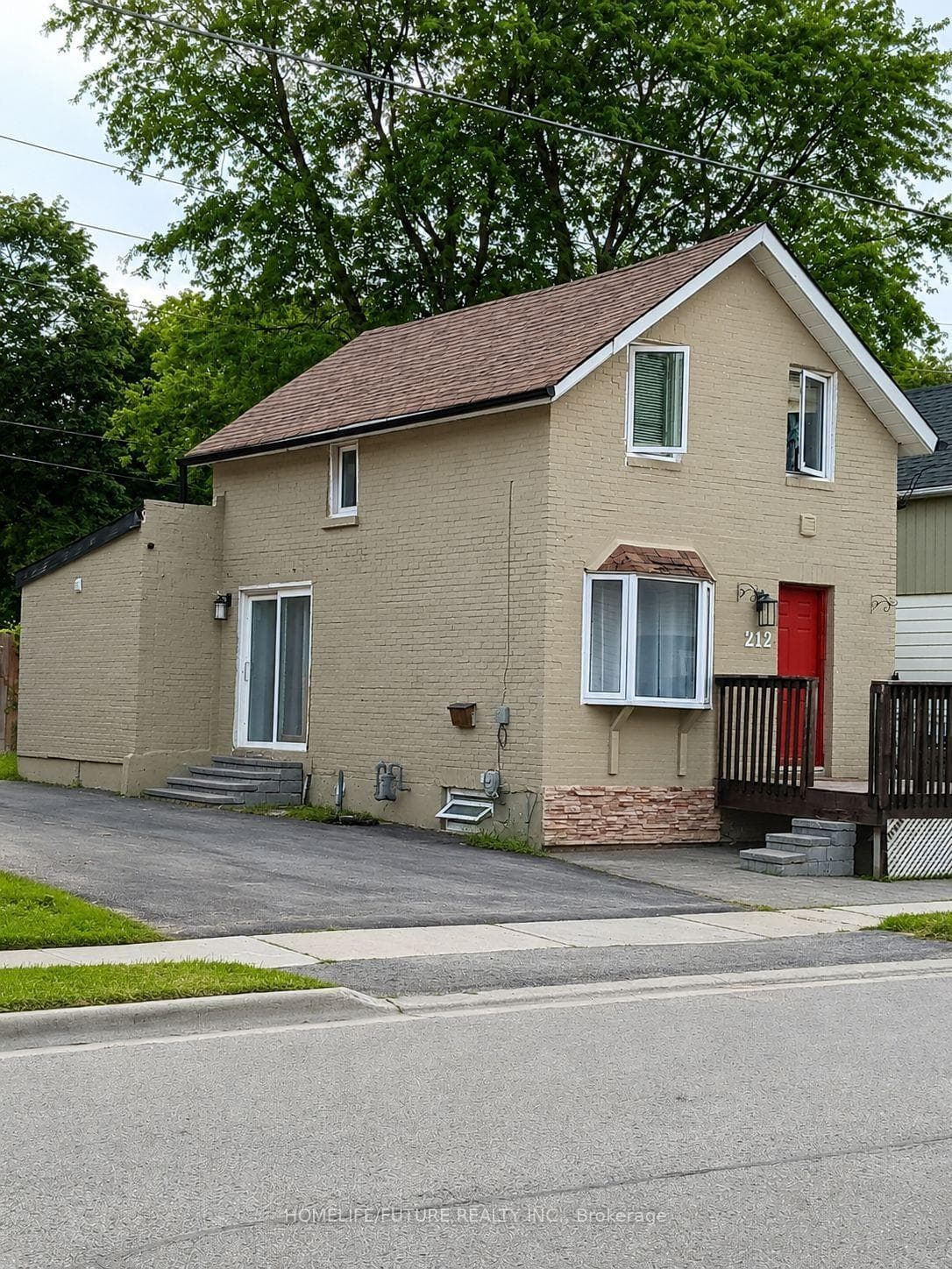 212 Court Street, Oshawa, ON L1H 4W7