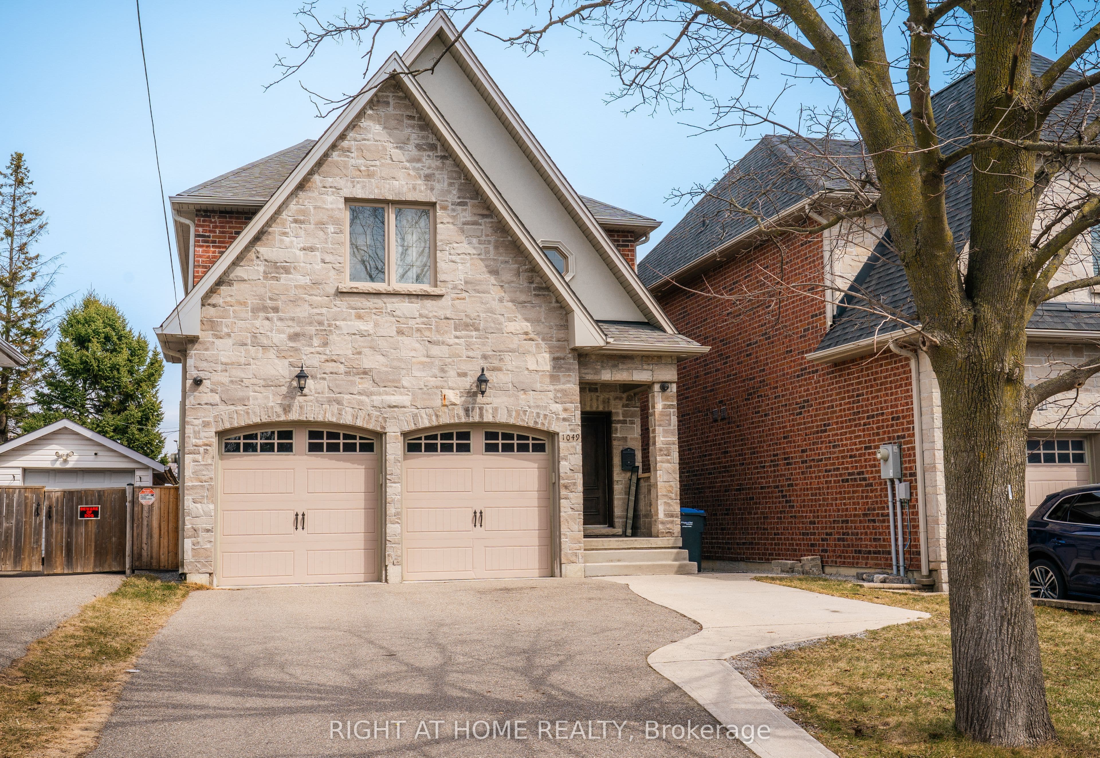 1049 Greaves Avenue, Mississauga - Detached