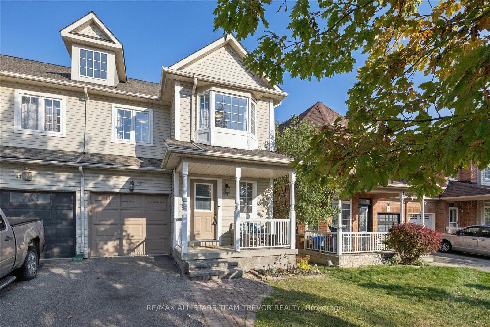 19 Laurendale Avenue, Georgina, ON L4P 4A8