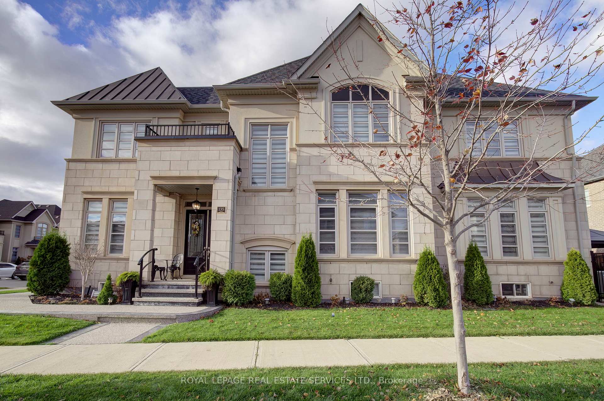 135 Zachary Crescent, Oakville, ON L6H 0W1