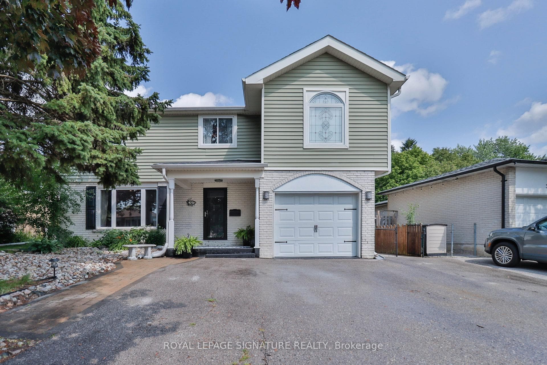32 Harland Crescent, Ajax, ON L1S 1J9