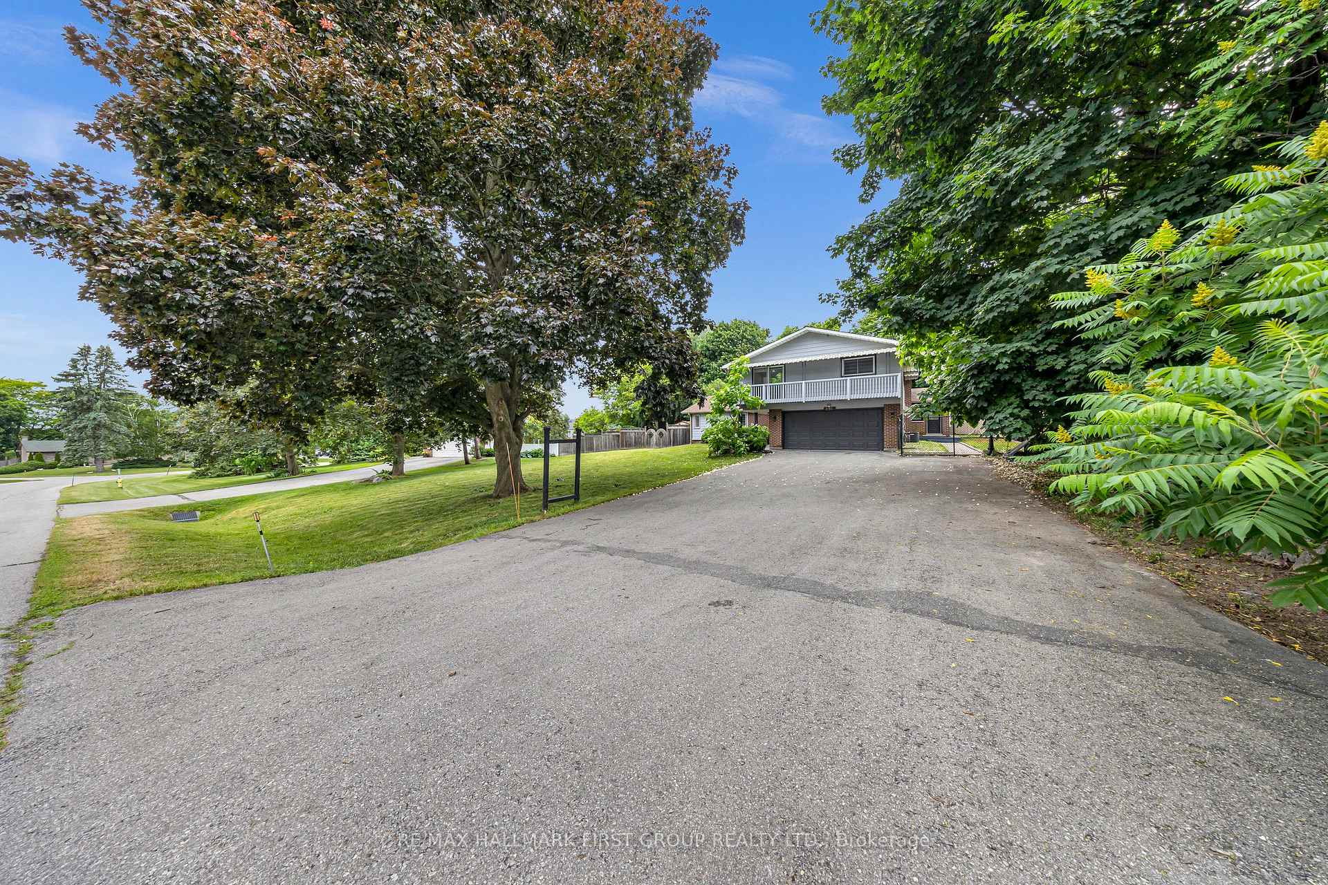 890 Briarwood Drive, Oshawa, ON L1K 2A6