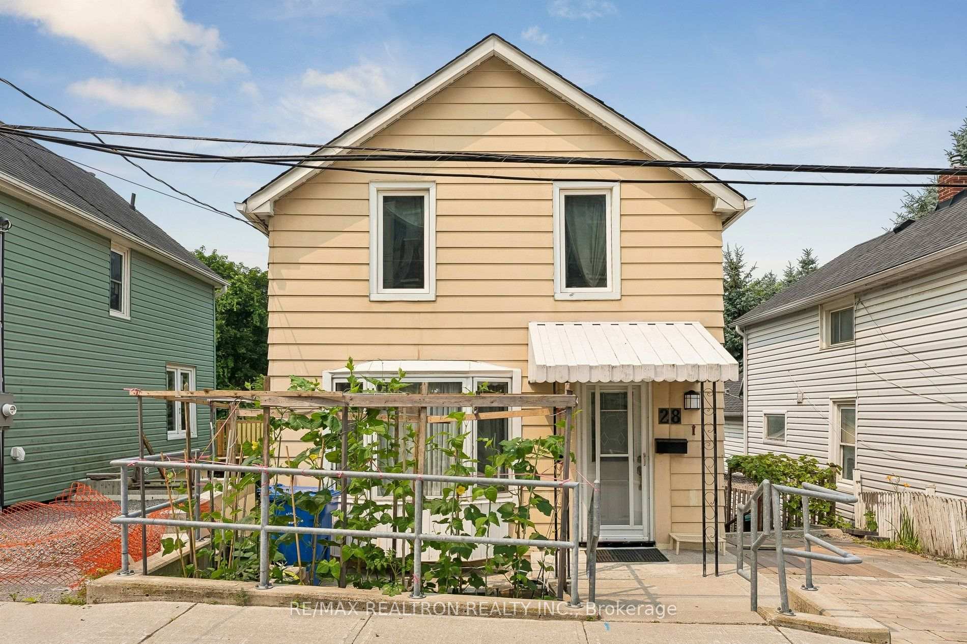 28 Machell Avenue, Aurora, ON L4G 2R7
