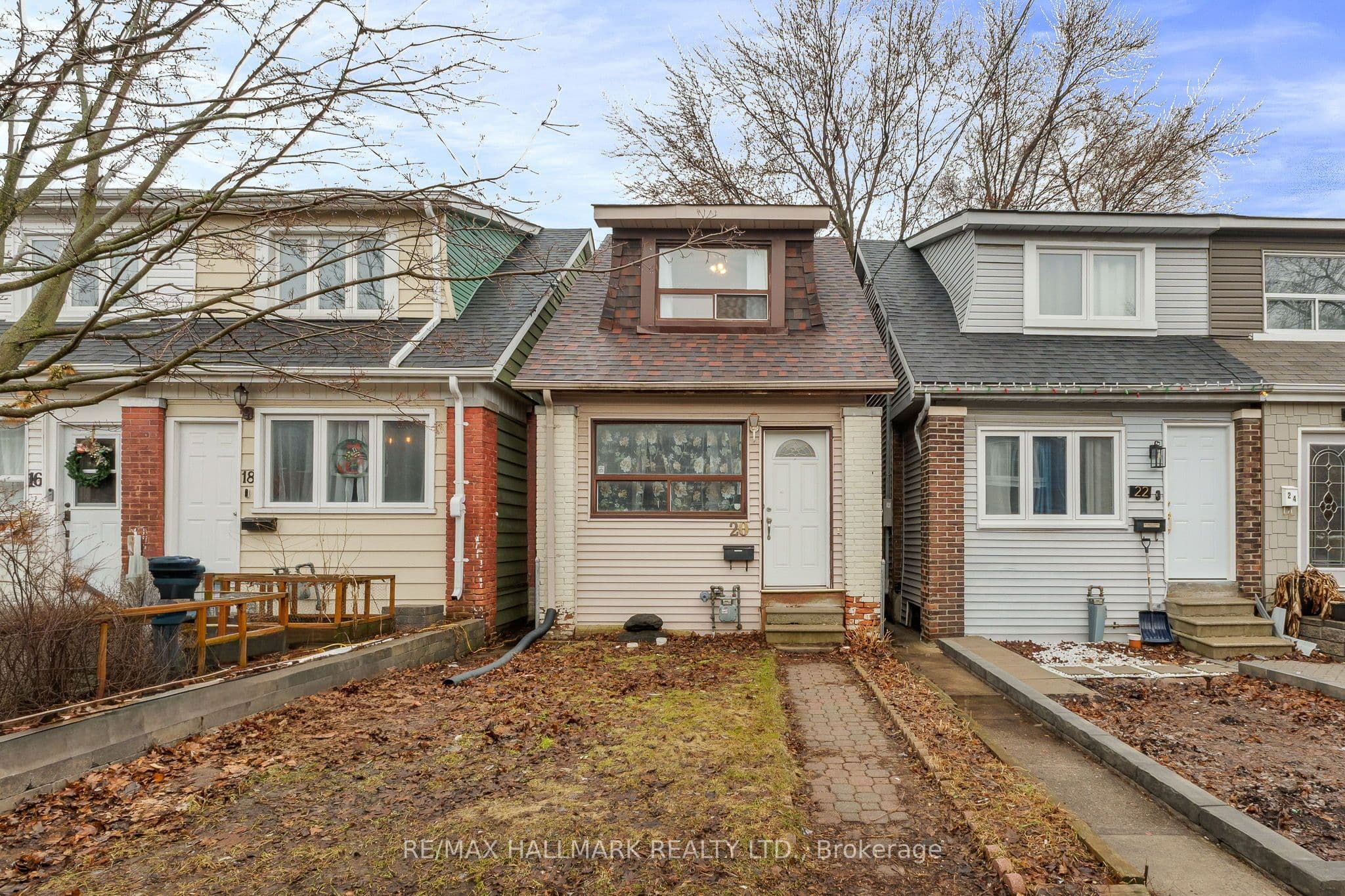 20 Kelvin Avenue, Toronto - Detached