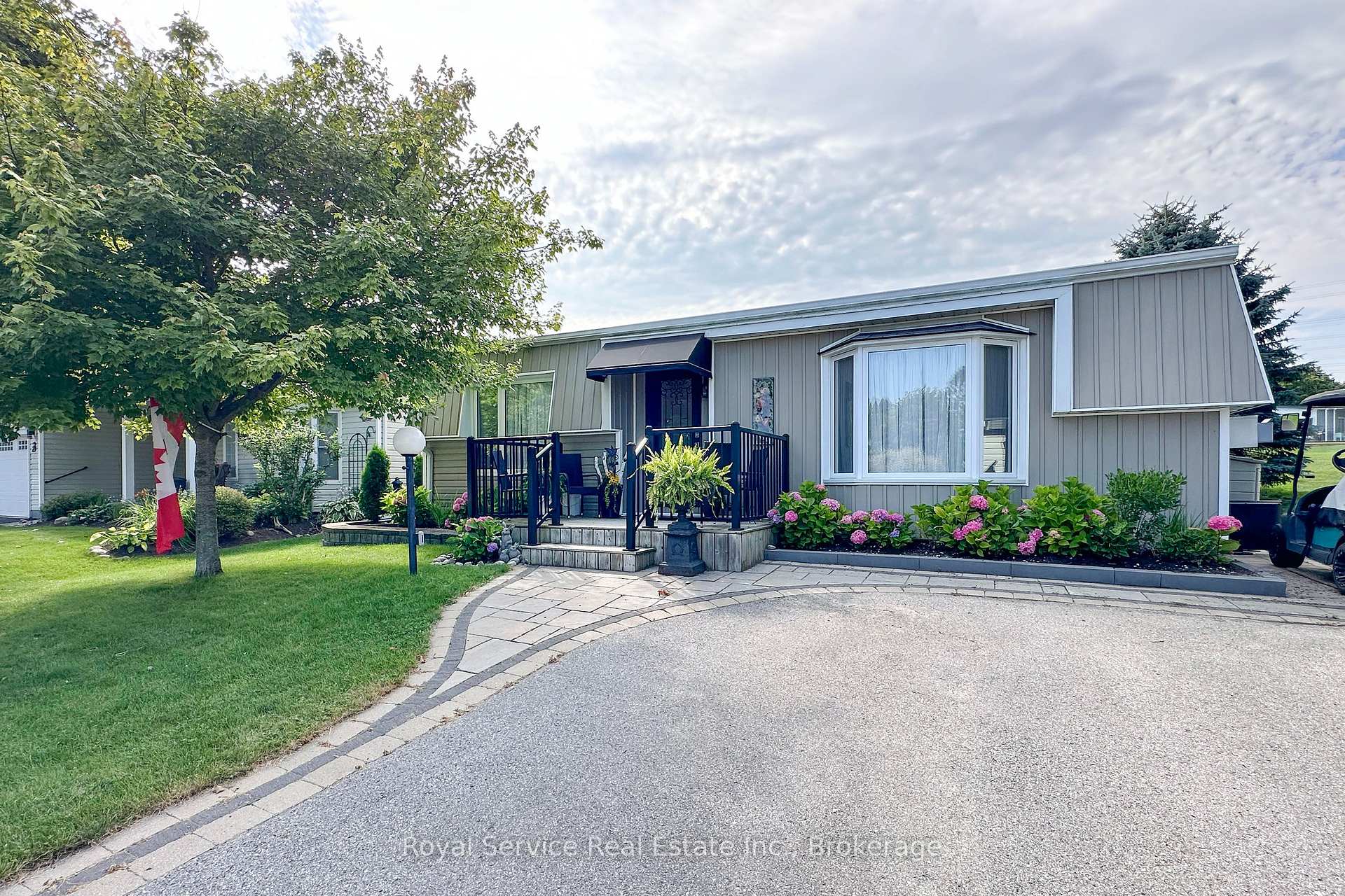 27 Cornerbrook Court, Clarington, ON L1B 1B7