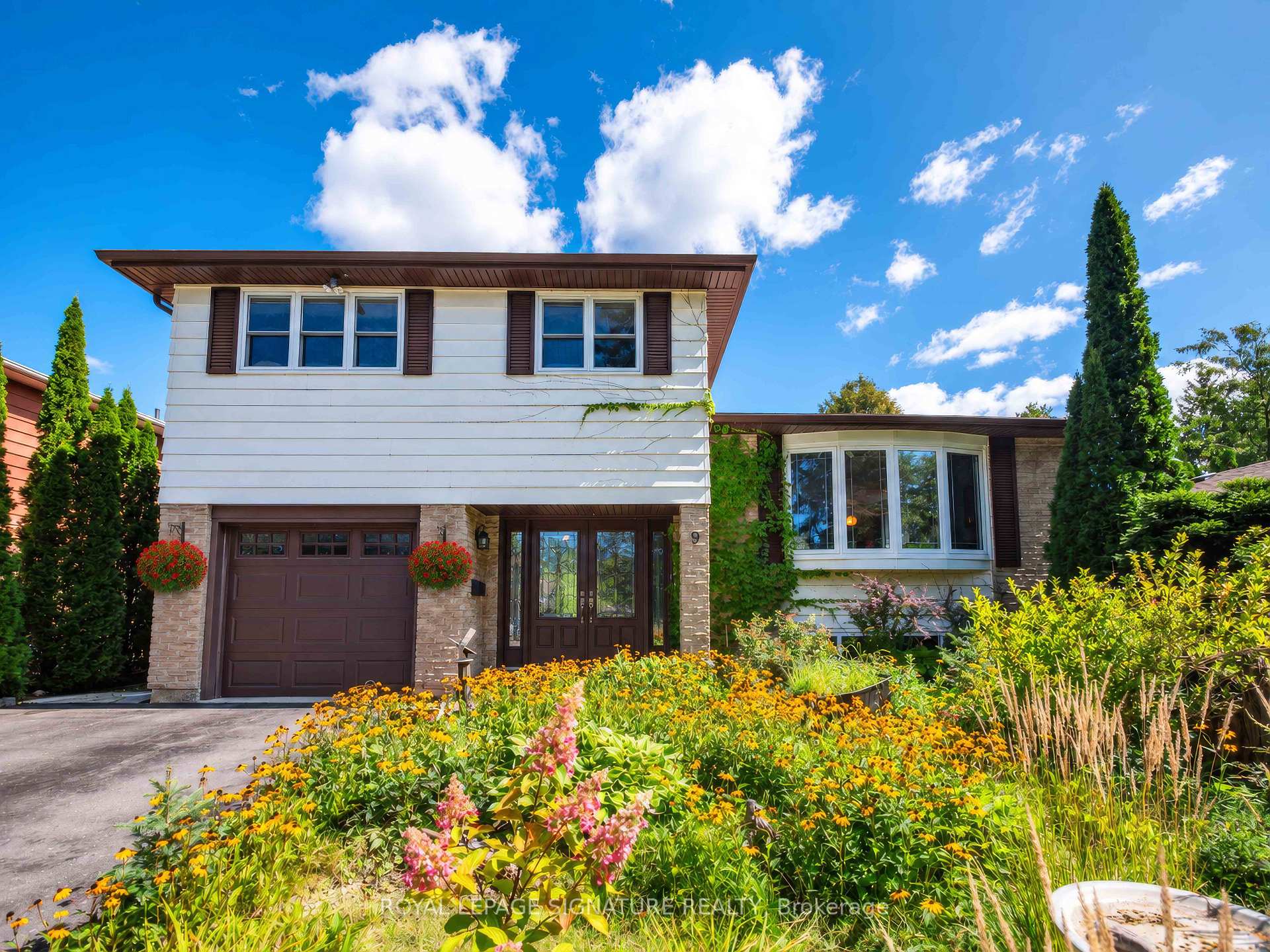 9 Birch Court, Aurora, ON L4G 3K1