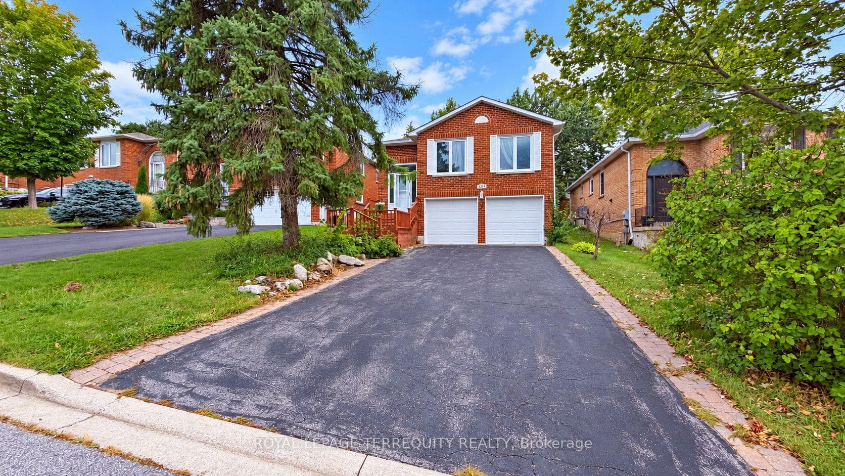 221 Forsyth Road, Newmarket, ON L3Y 7Z1