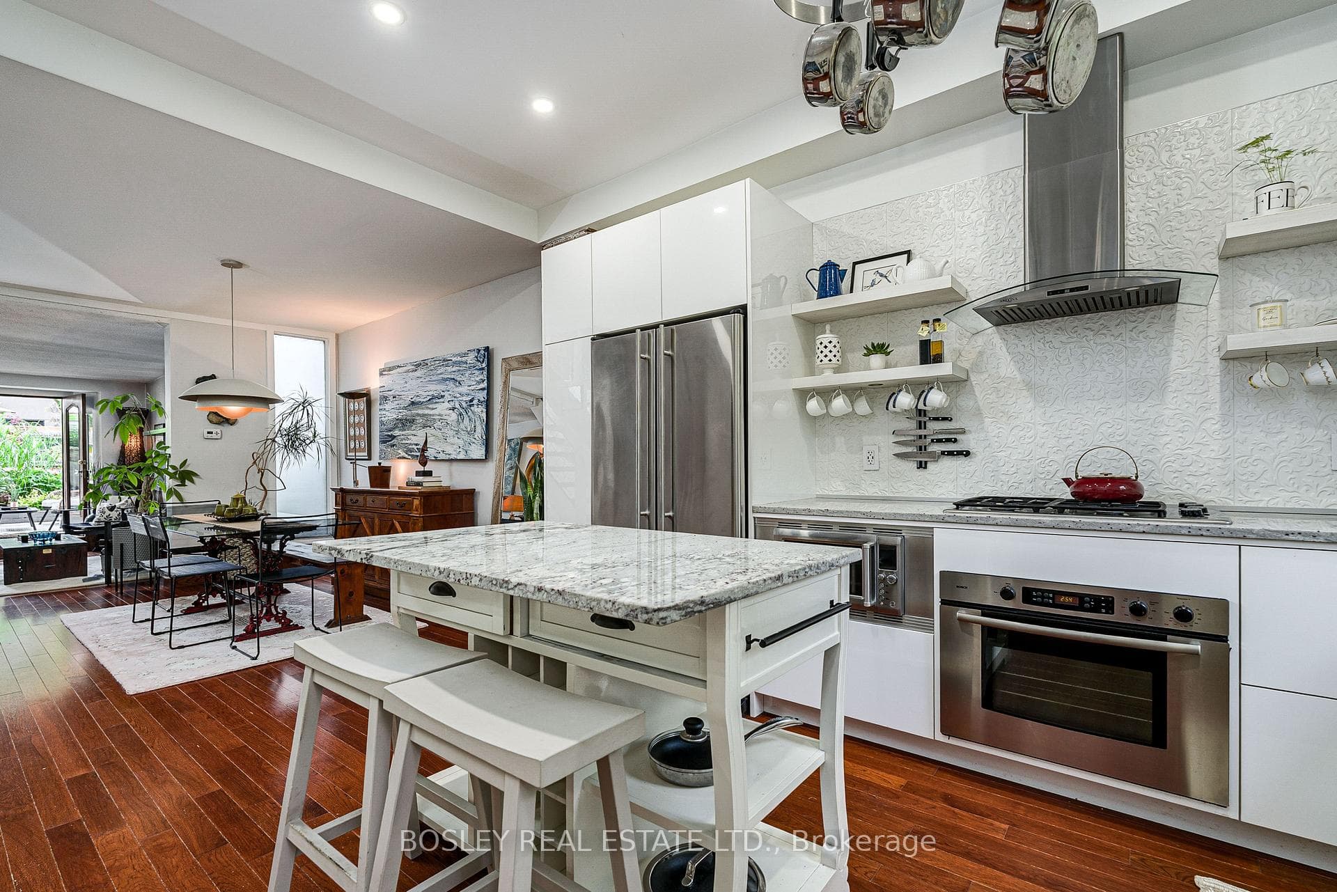 16 Blong Avenue, Toronto, ON M4M 1P2