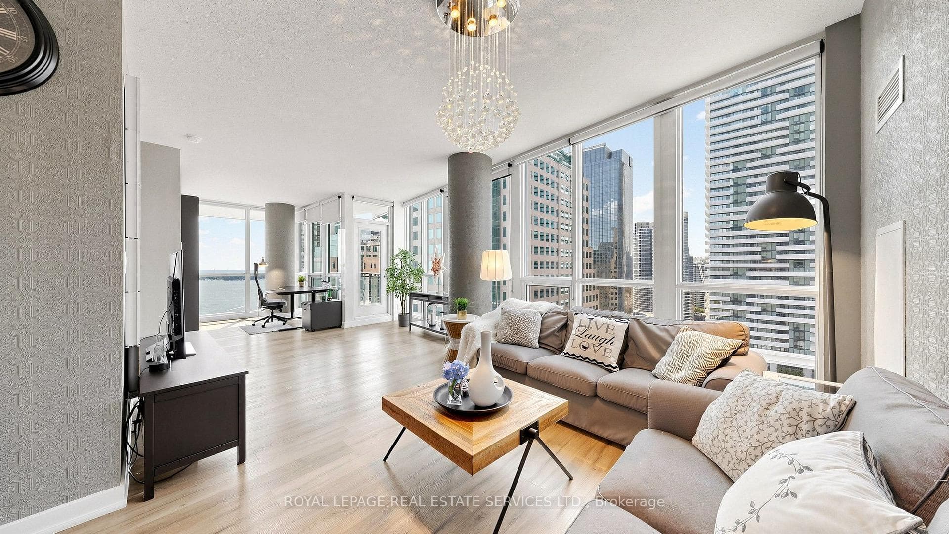 33 Bay Street 2212, Toronto, ON M5J 2Z3