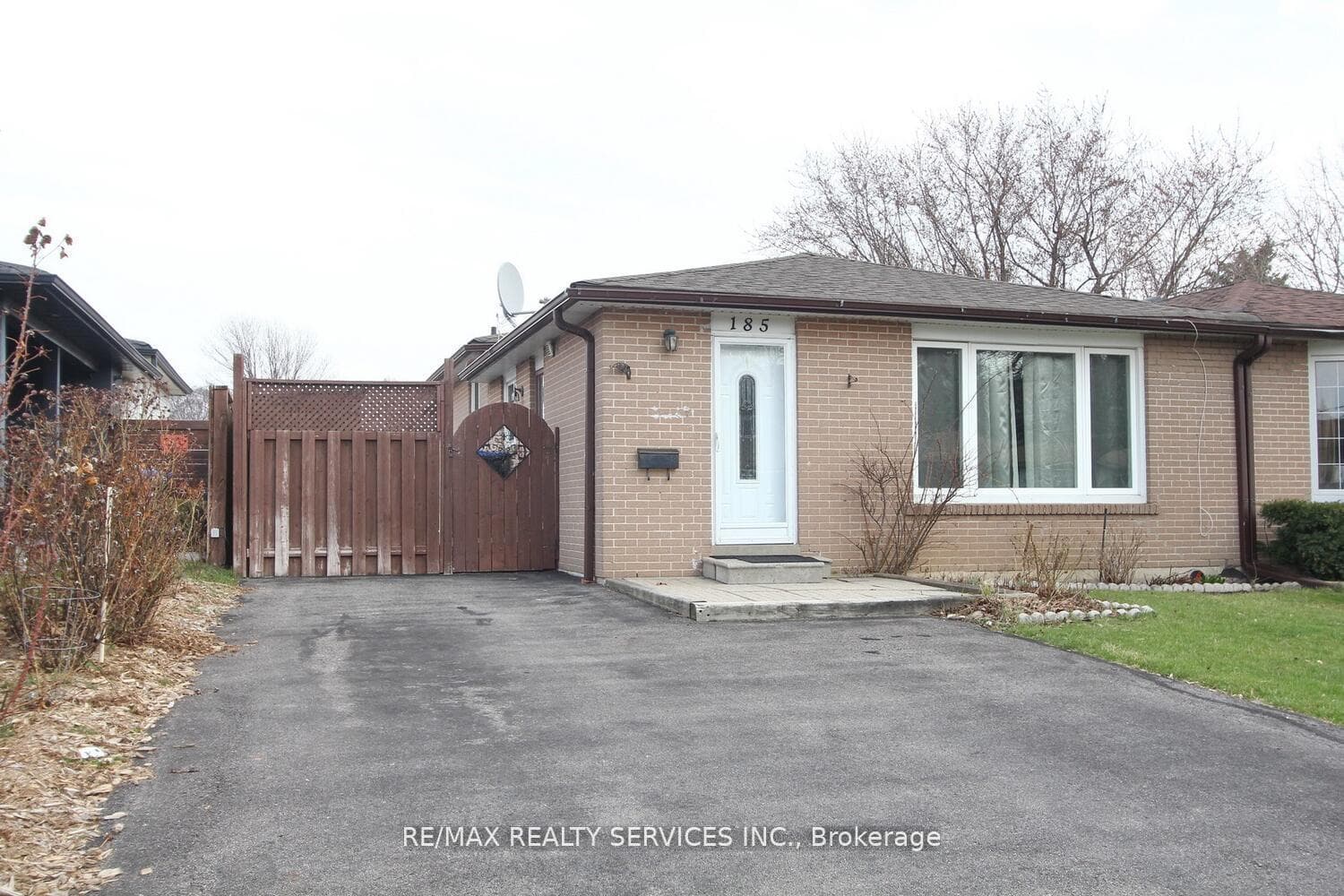 185 Earnscliffe Circle, Brampton, ON L6T 2B6