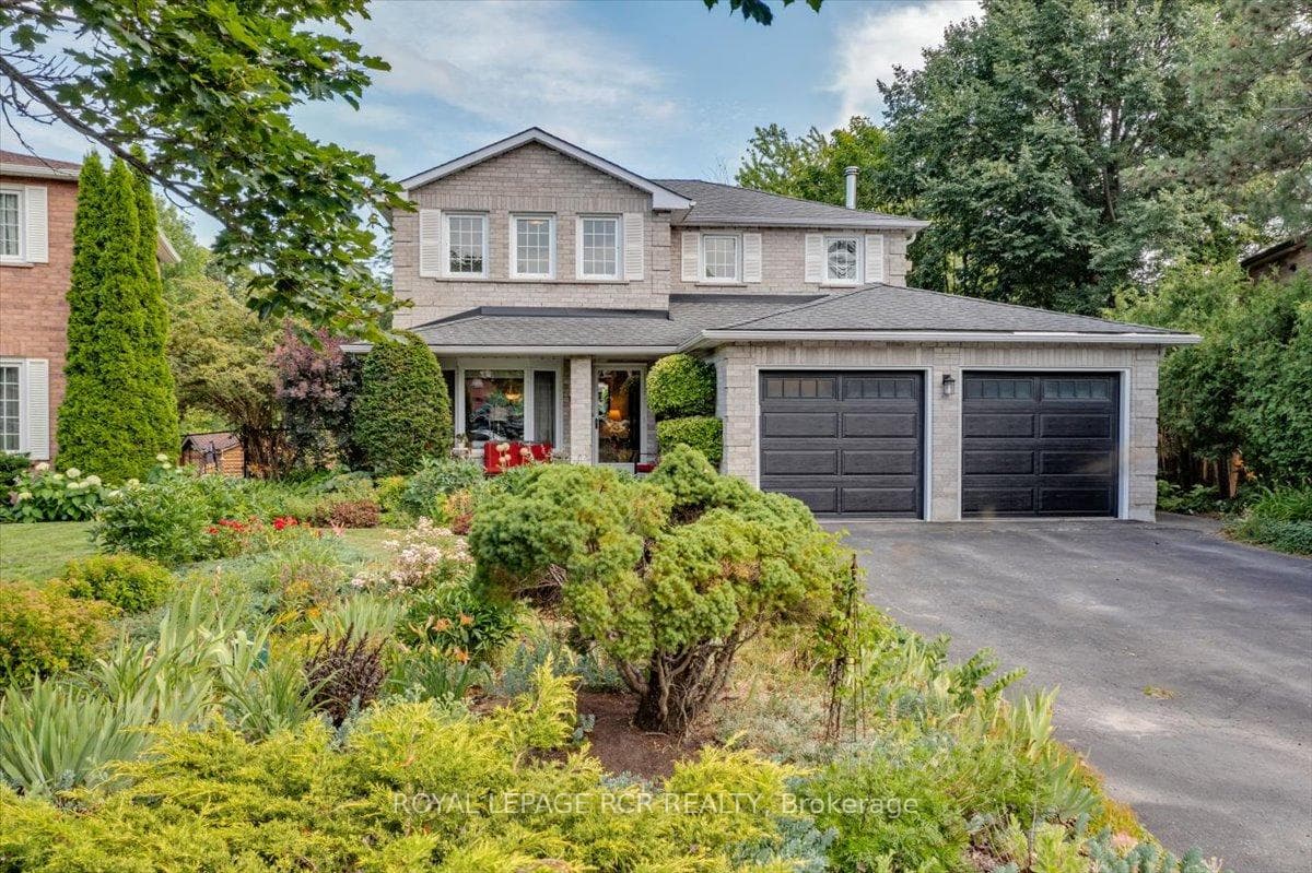 988 Krista Court, Newmarket, ON L4Y 7E9