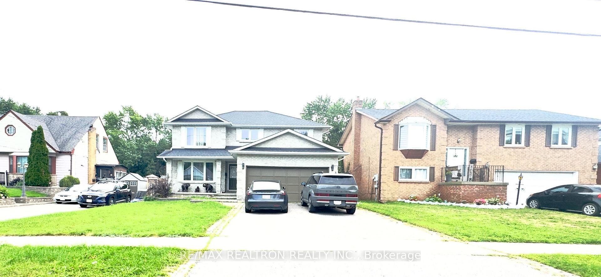 9 Eastwood Avenue N, Oshawa, ON L1G 3Y5