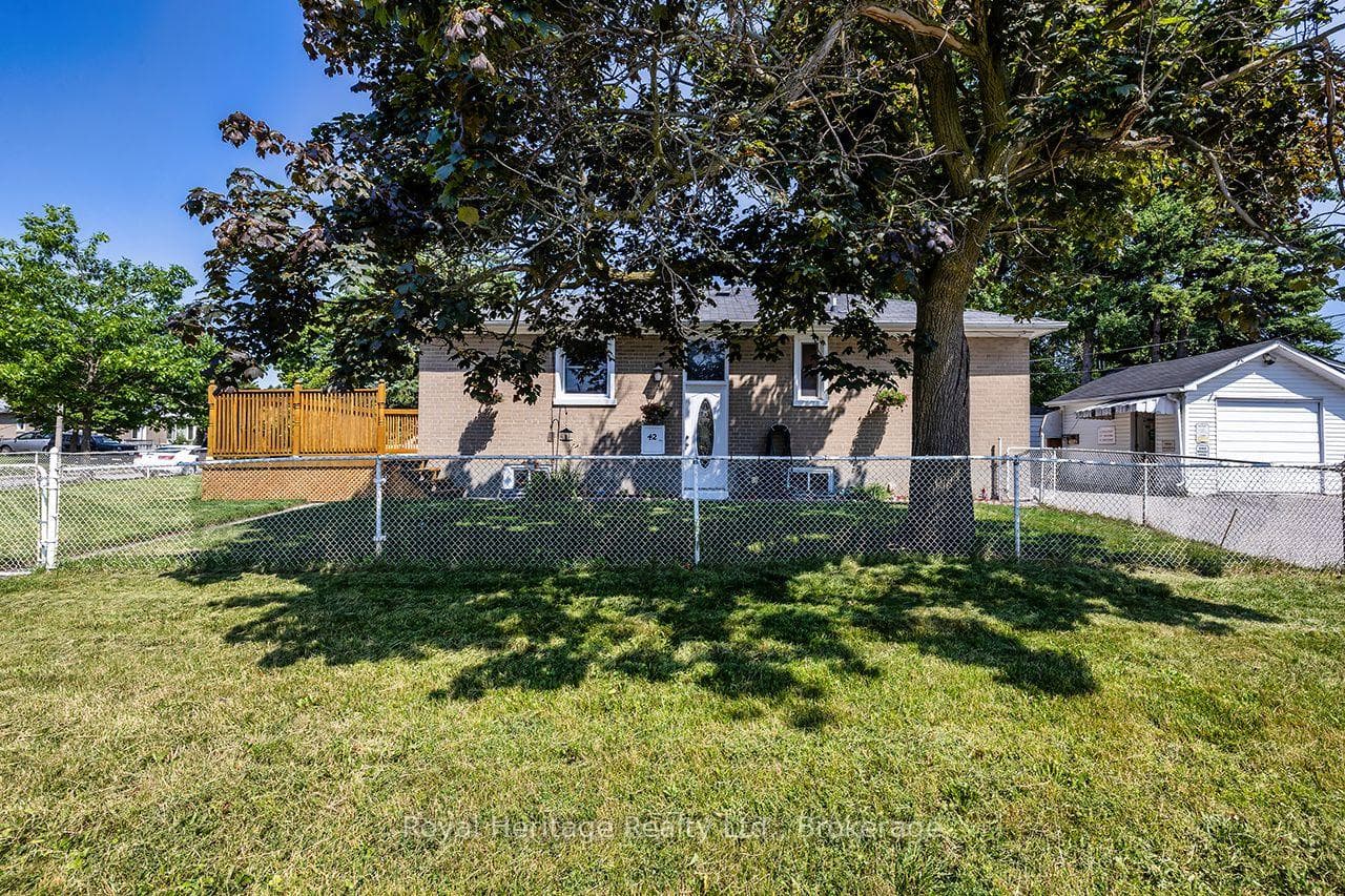 42 Thorncroft Crescent, Ajax, ON L1S 2S2