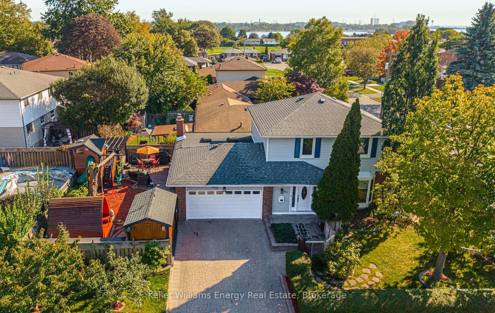 880 Vicki Drive, Pickering, ON L1W 2J7