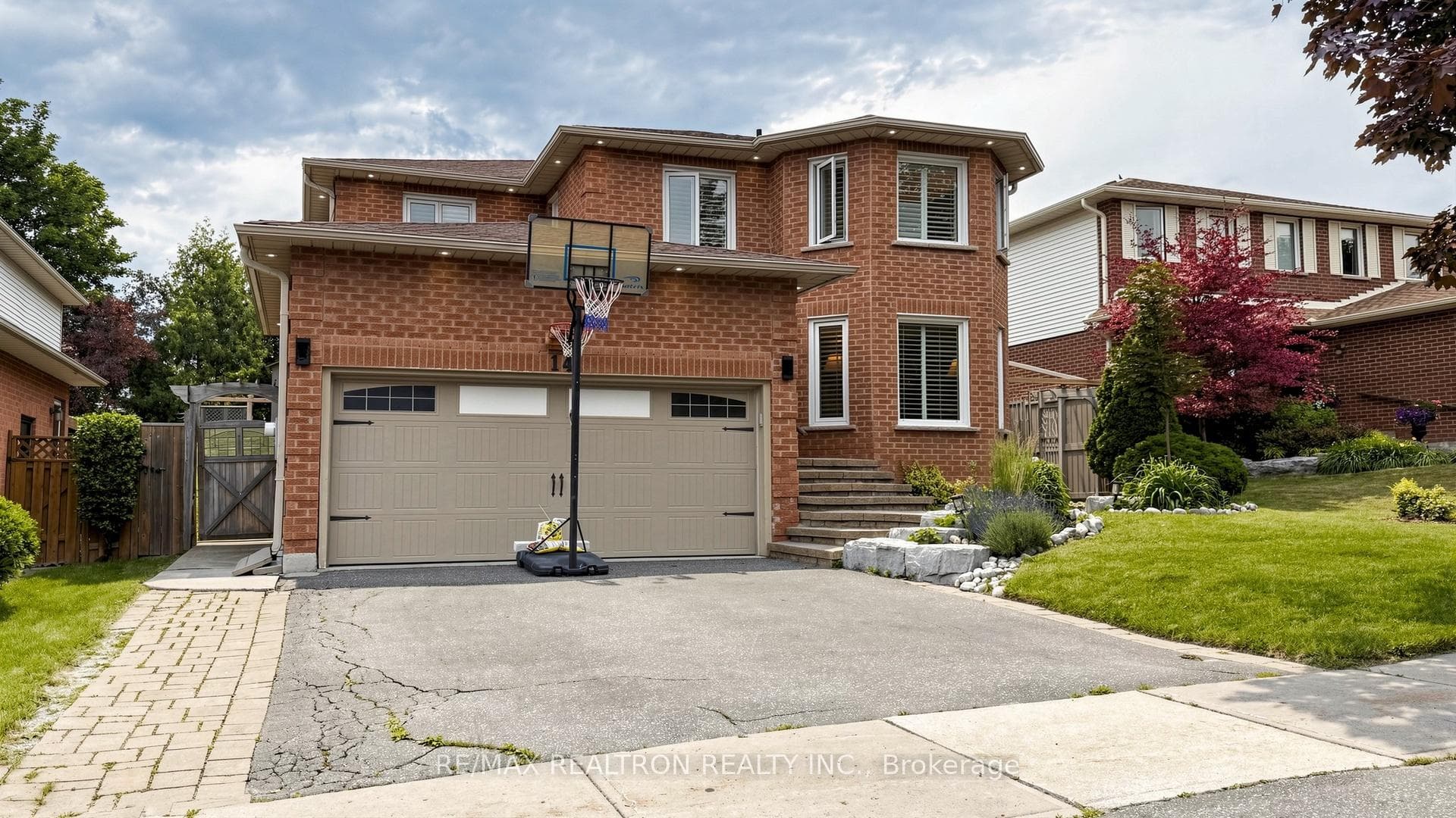 14 Raiford Street, Aurora, ON L4G 6J2