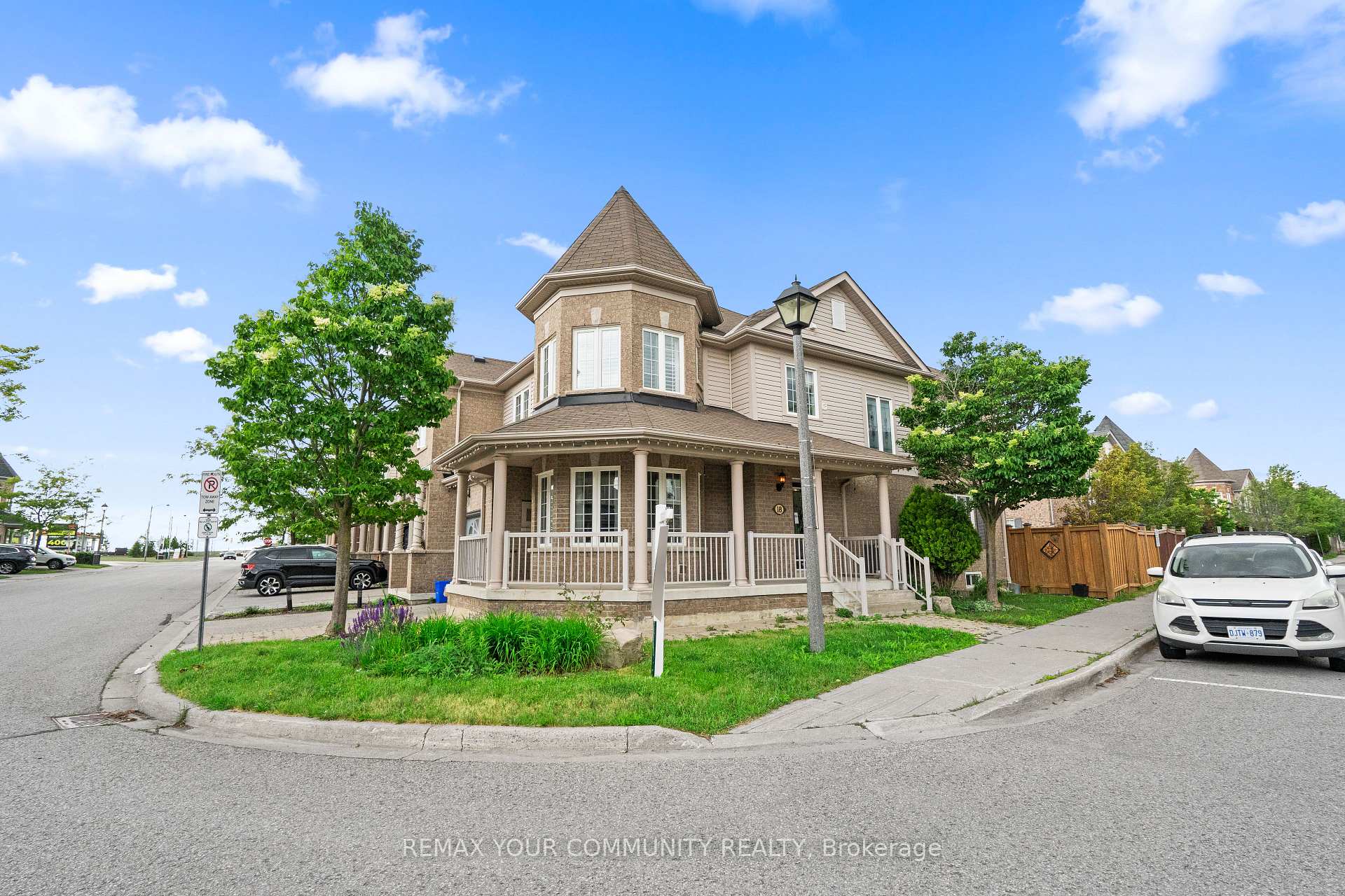 18 Telstar Way, Whitby, ON L1M 0G2